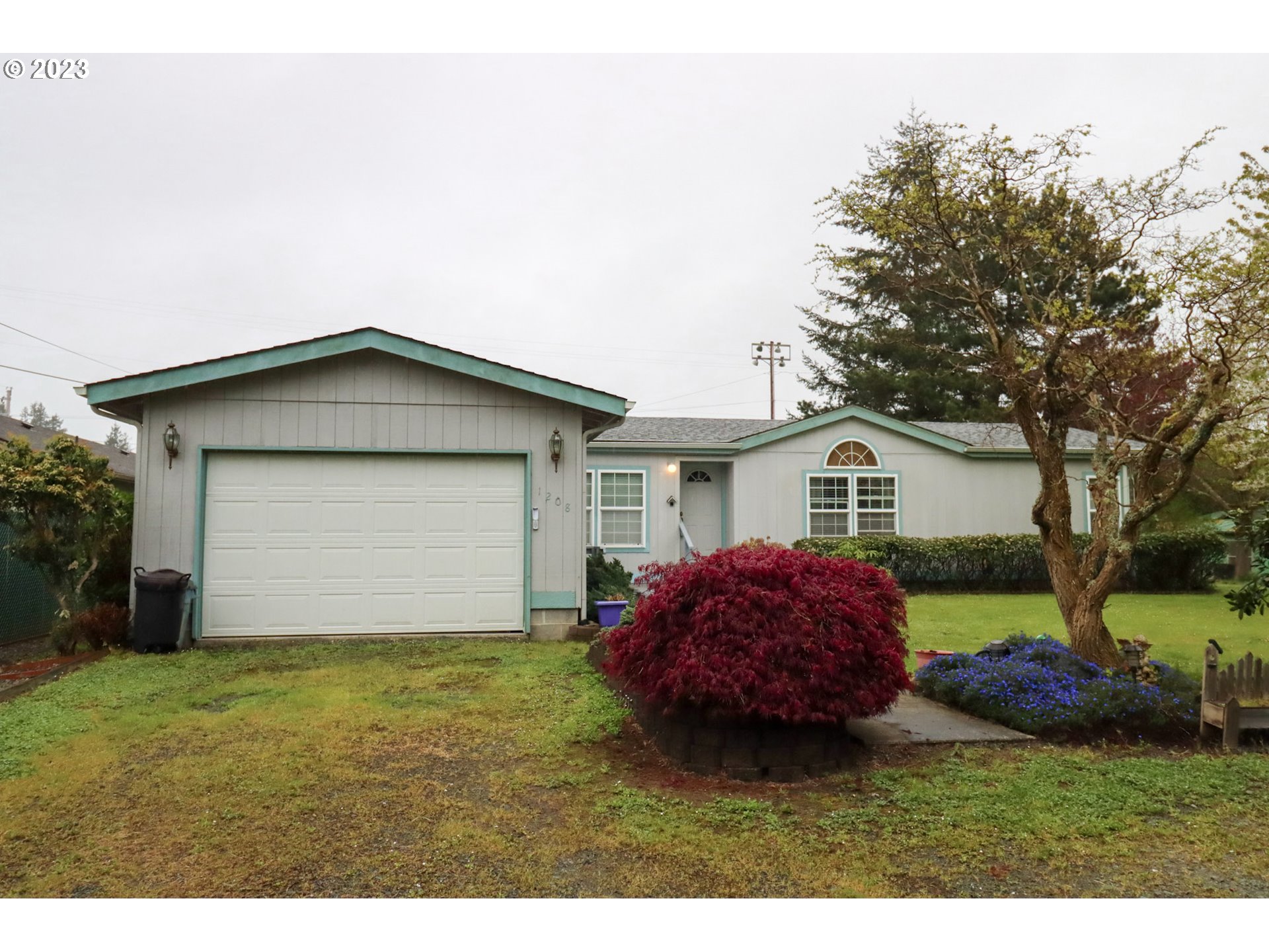 1208 N GRAPE ST, Coquille, OR 97423