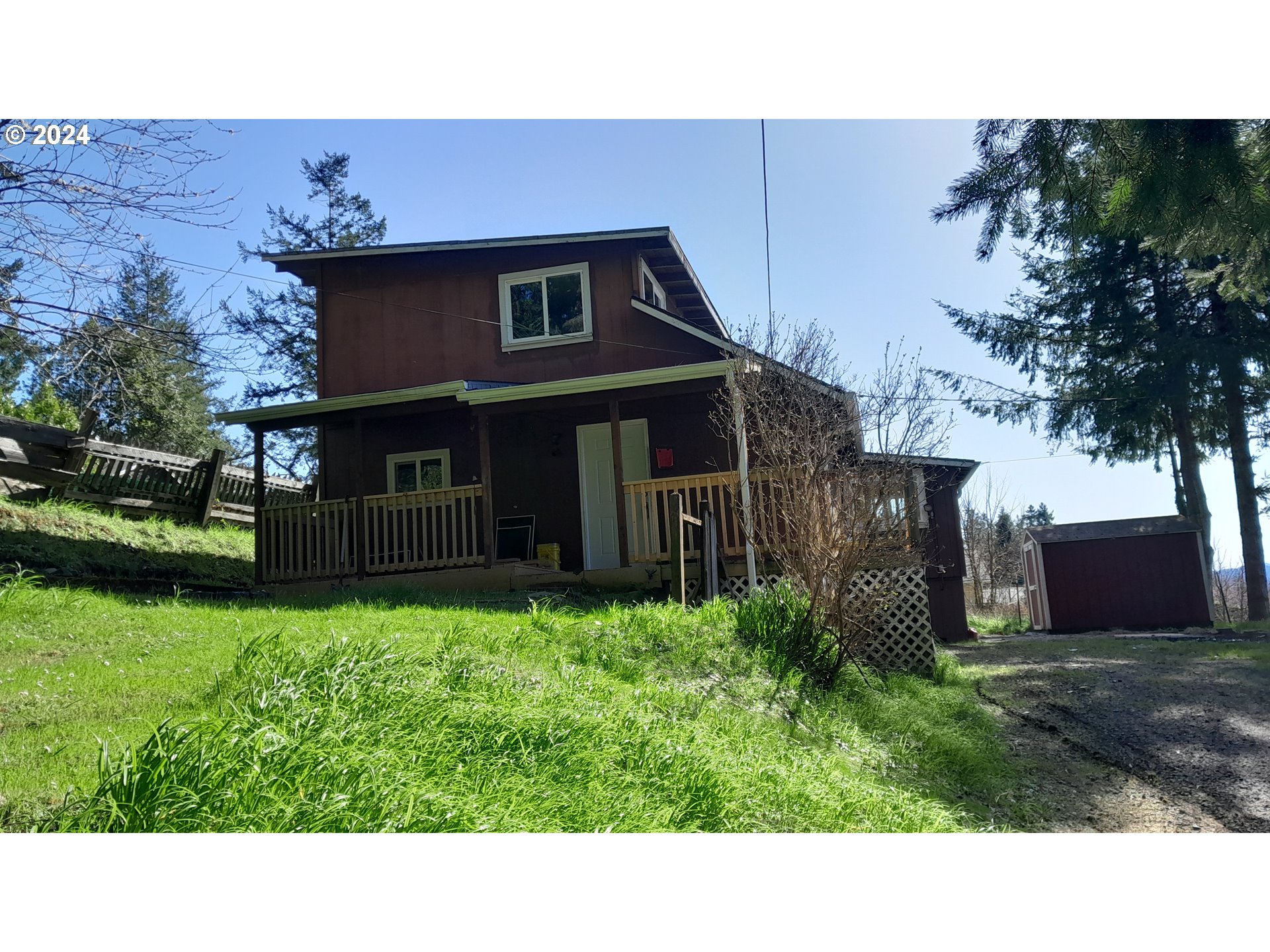 883 E 11TH ST, Coquille, OR 