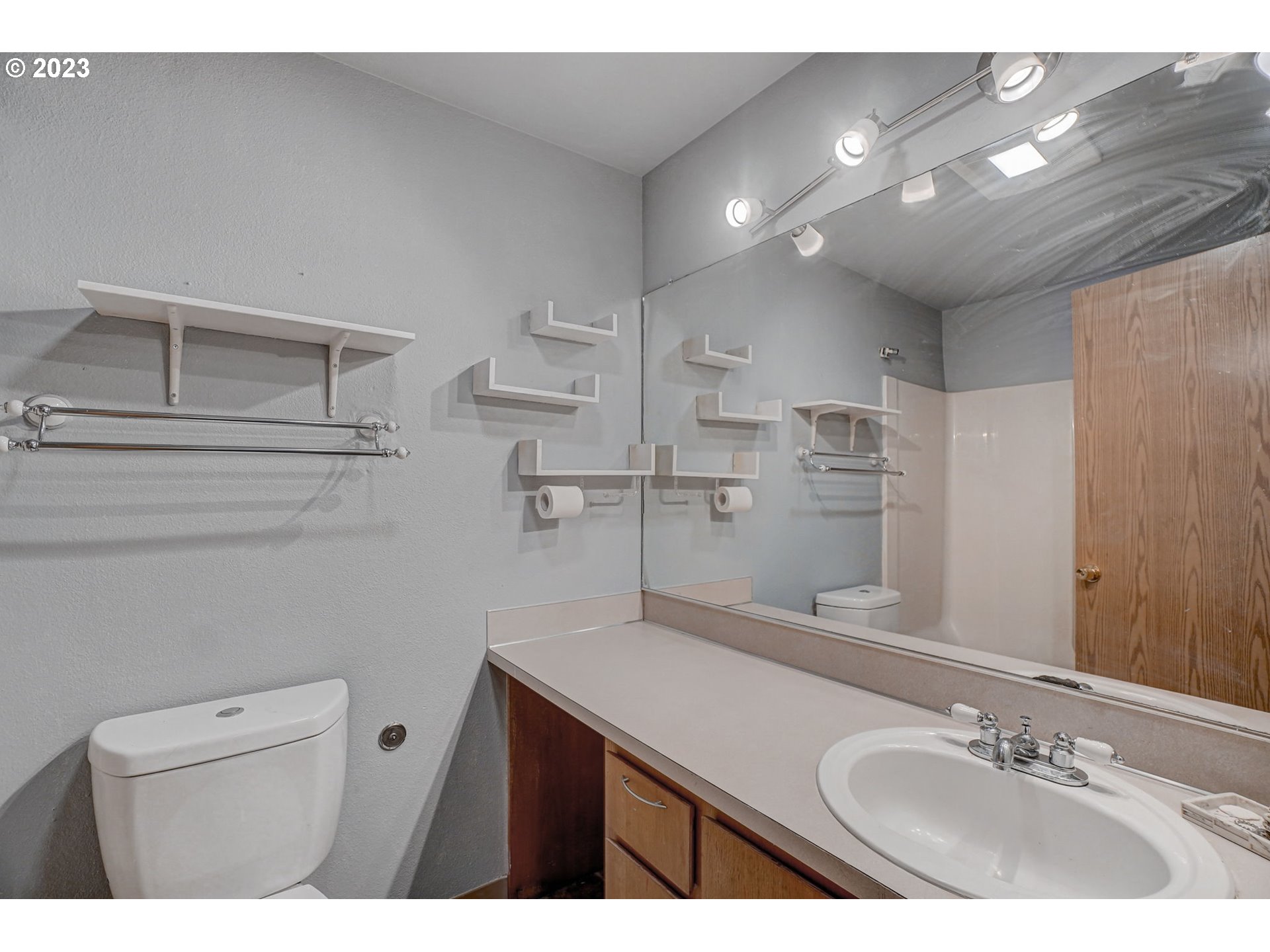 Photo #5: 23139513 Listing 