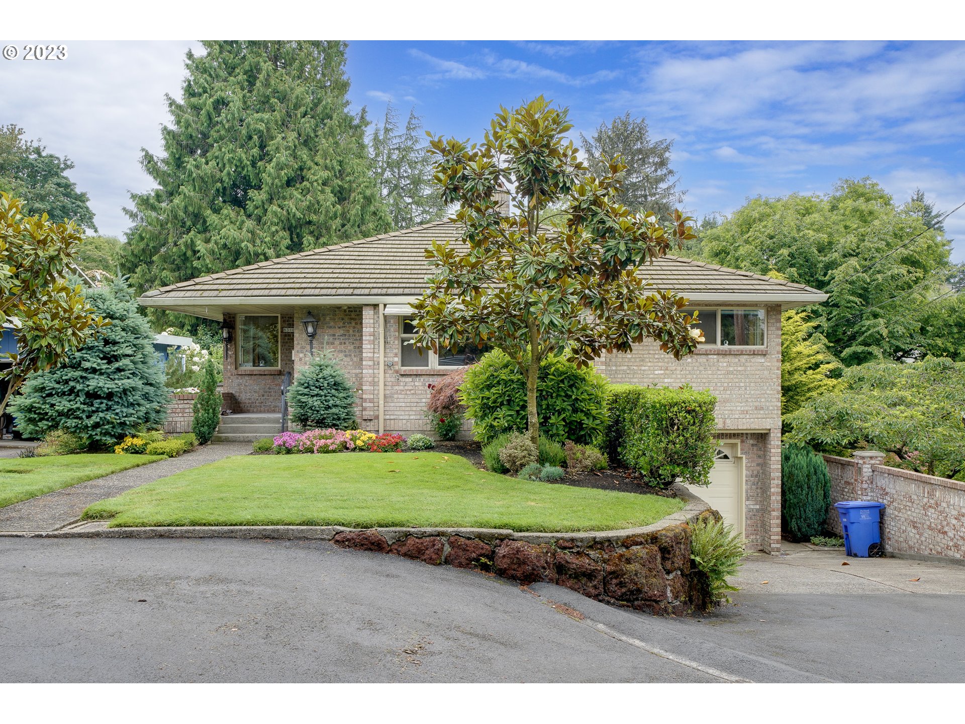 8310 SW 10TH AVE, Portland, OR 97219