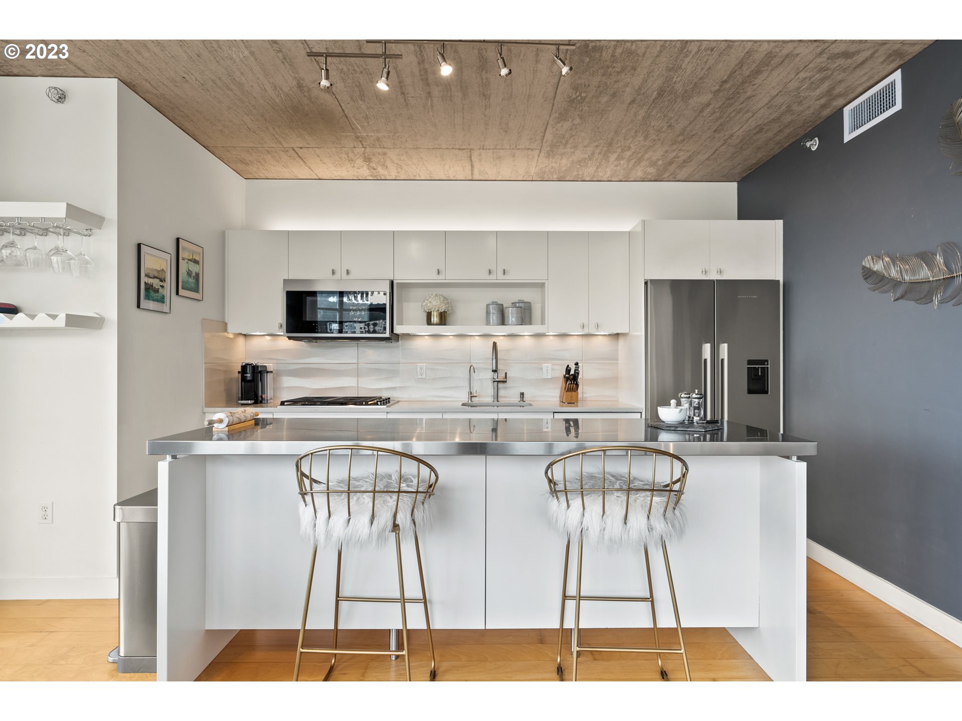 Photo #6: 23142840 Listing 