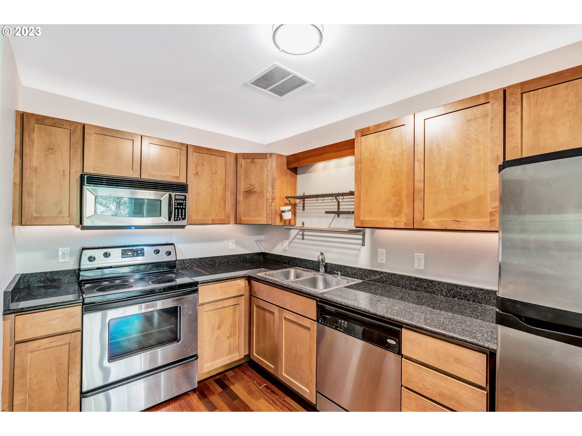 Photo #27: 23145258 Listing: Photo #27