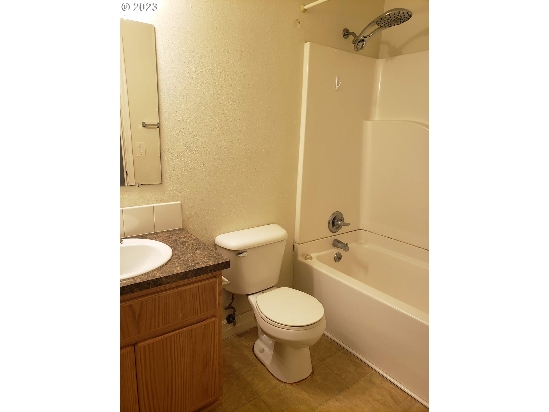 Photo #8: 23146895 Listing 