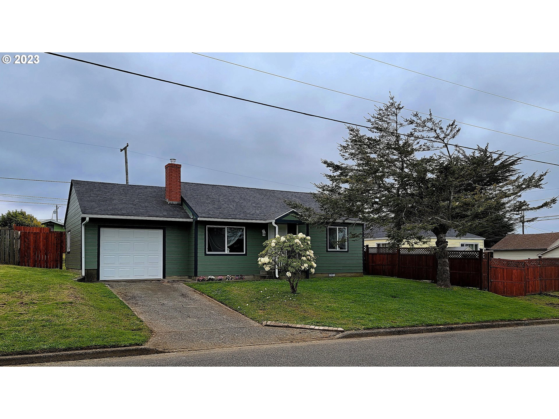 923 PACIFIC AVE, Coos Bay, OR 97420