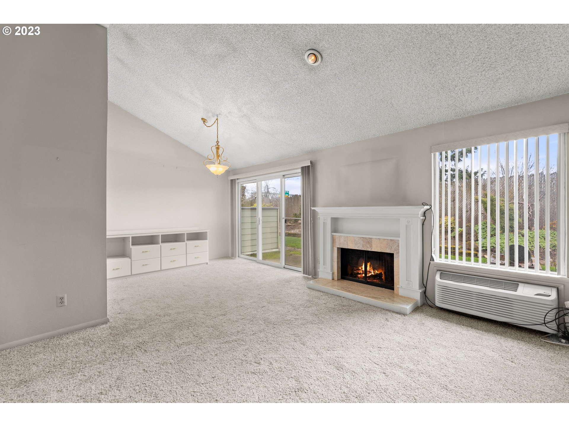 Photo #4: 23152028 Listing 