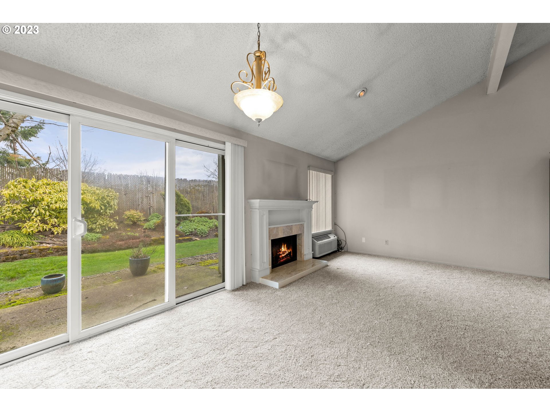 Photo #5: 23152028 Listing 