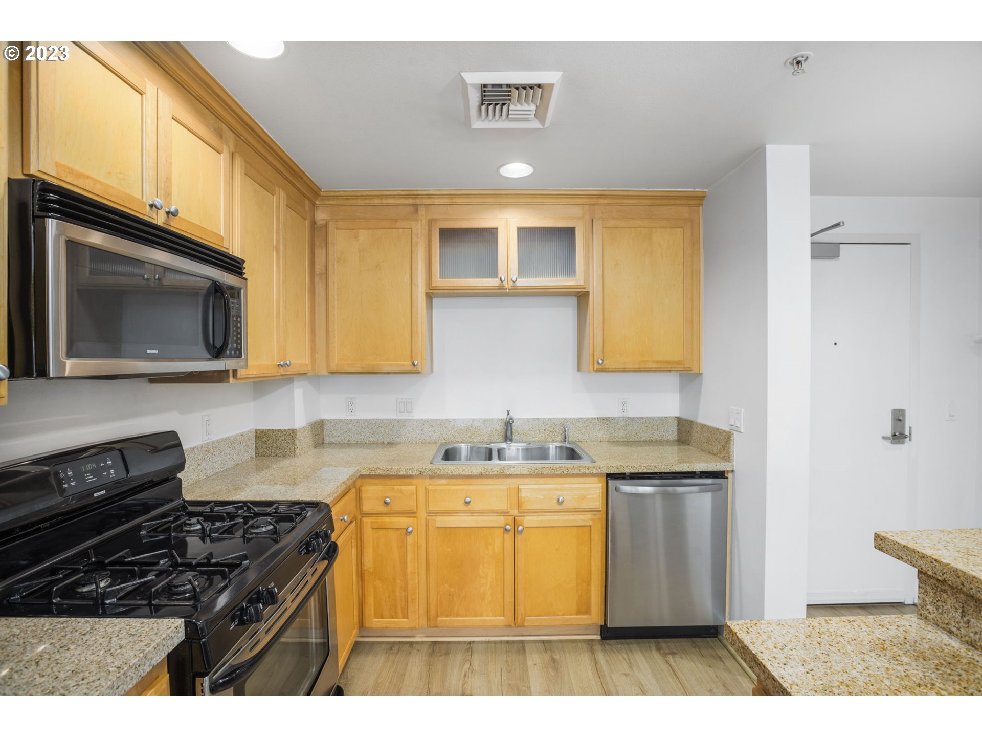Photo #3: 23152251 Listing 