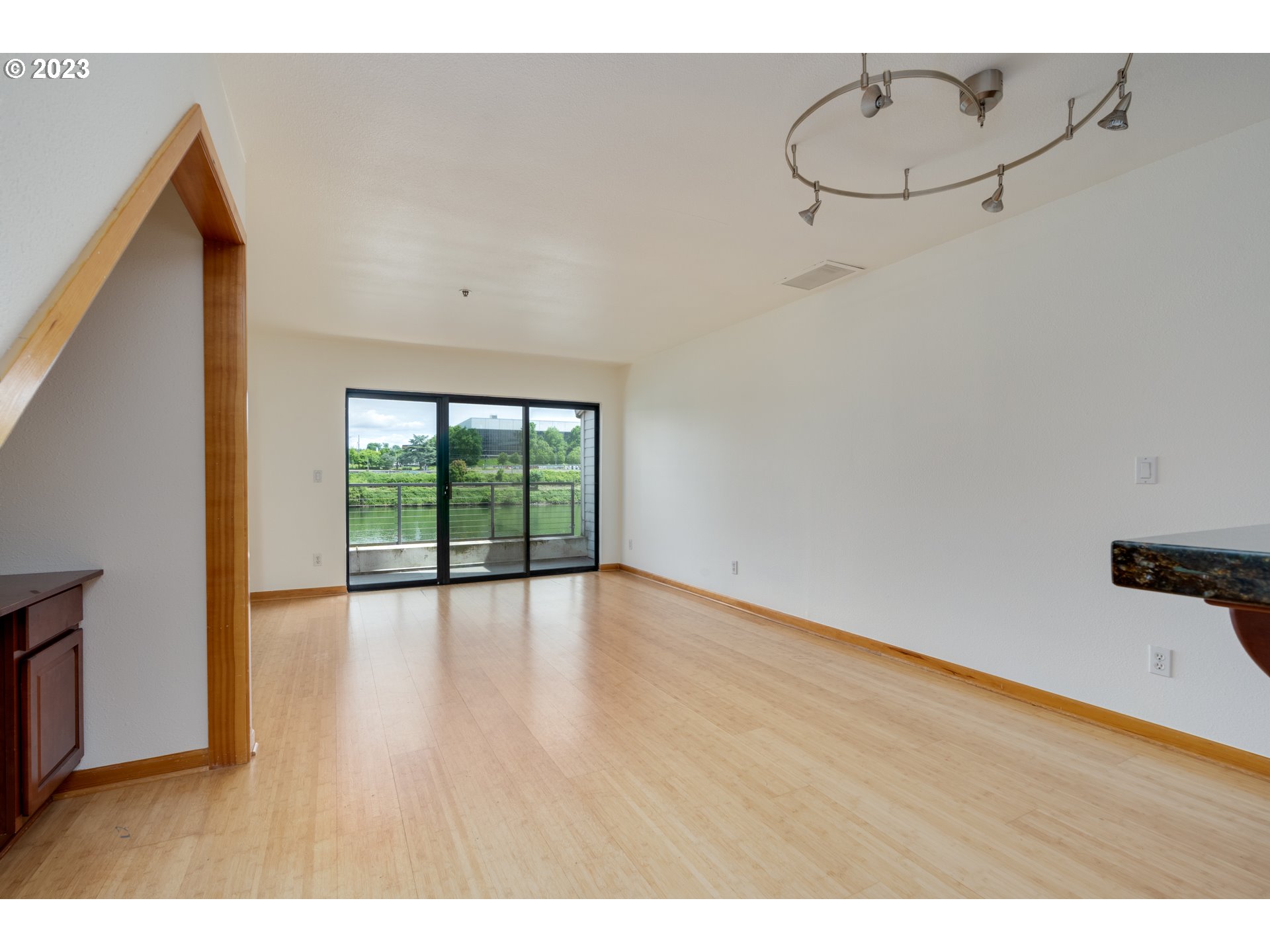 Photo #2: 23155494 Listing 
