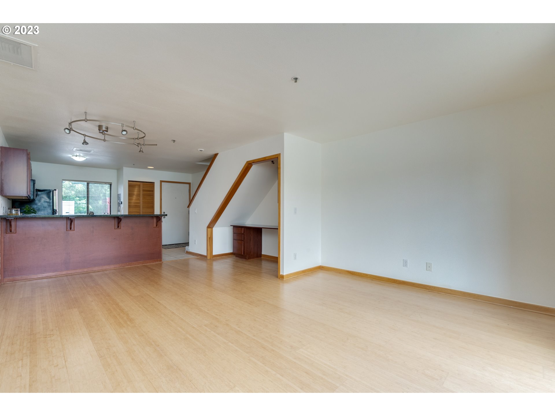 Photo #3: 23155494 Listing 