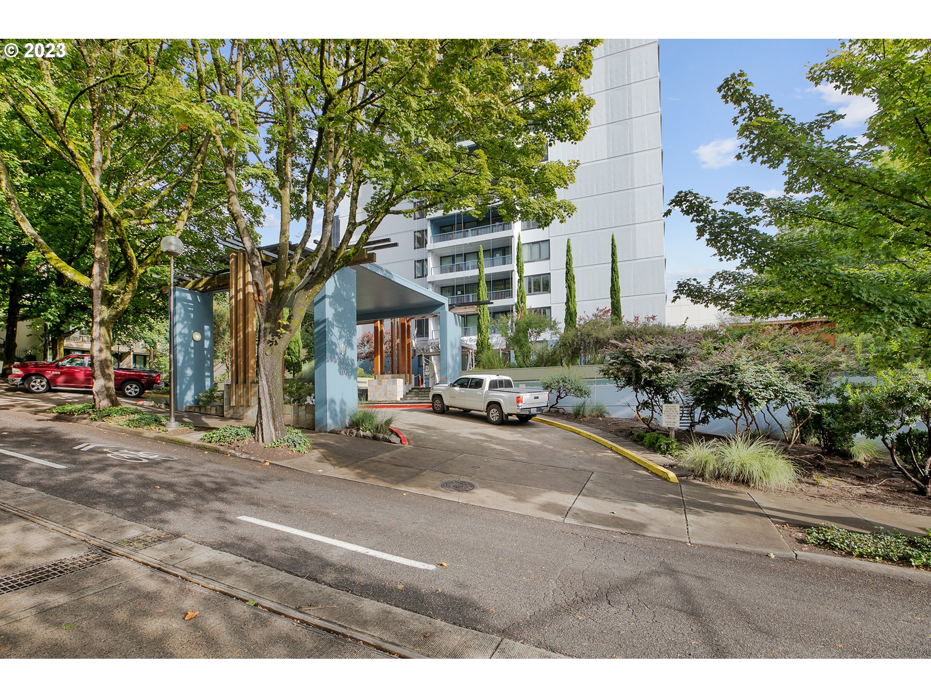 Photo #2: 23158938 Listing 