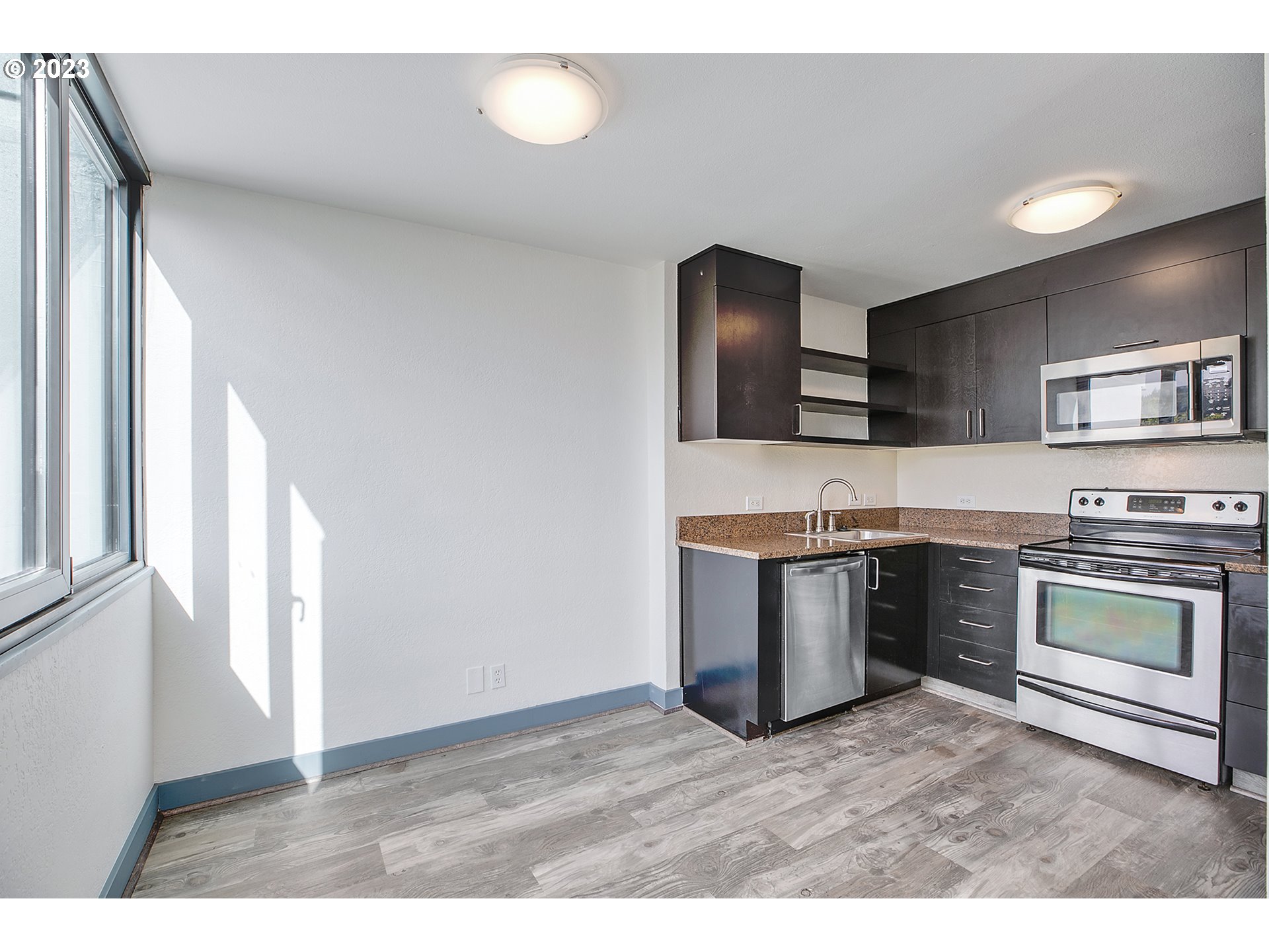 Photo #16: 23158938 Listing 