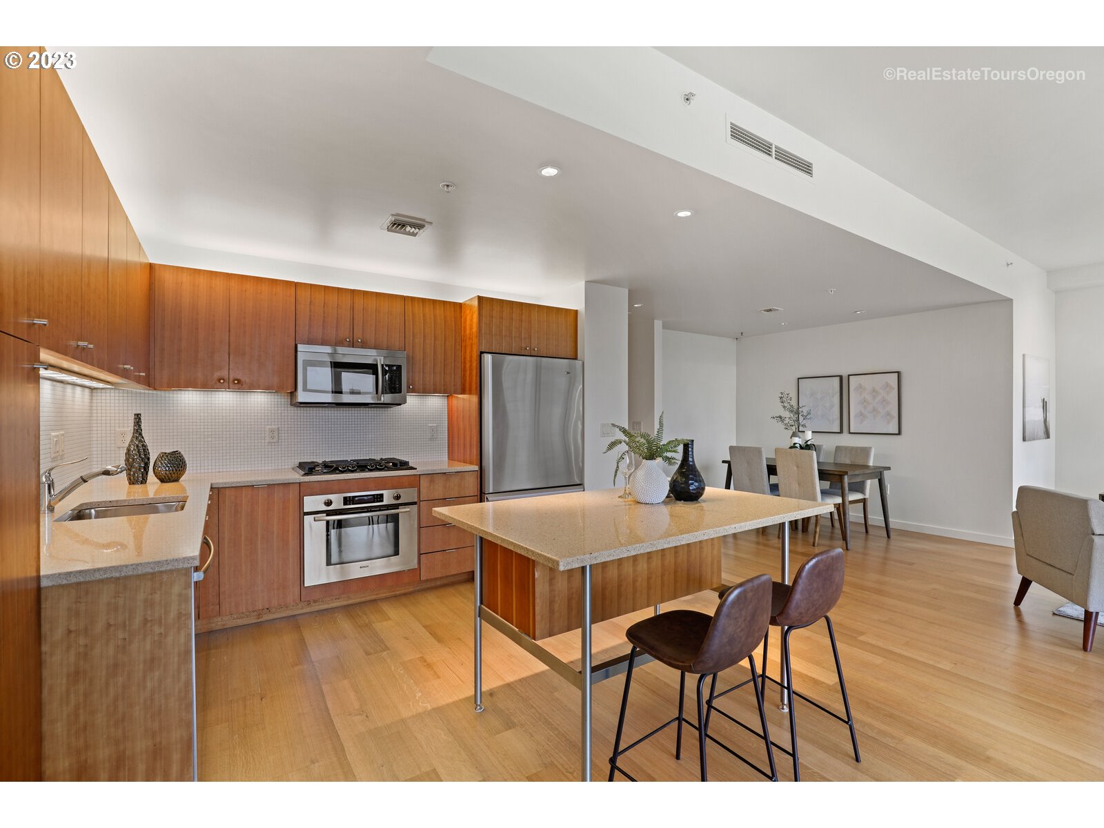 Photo #17: 23165782 Listing 