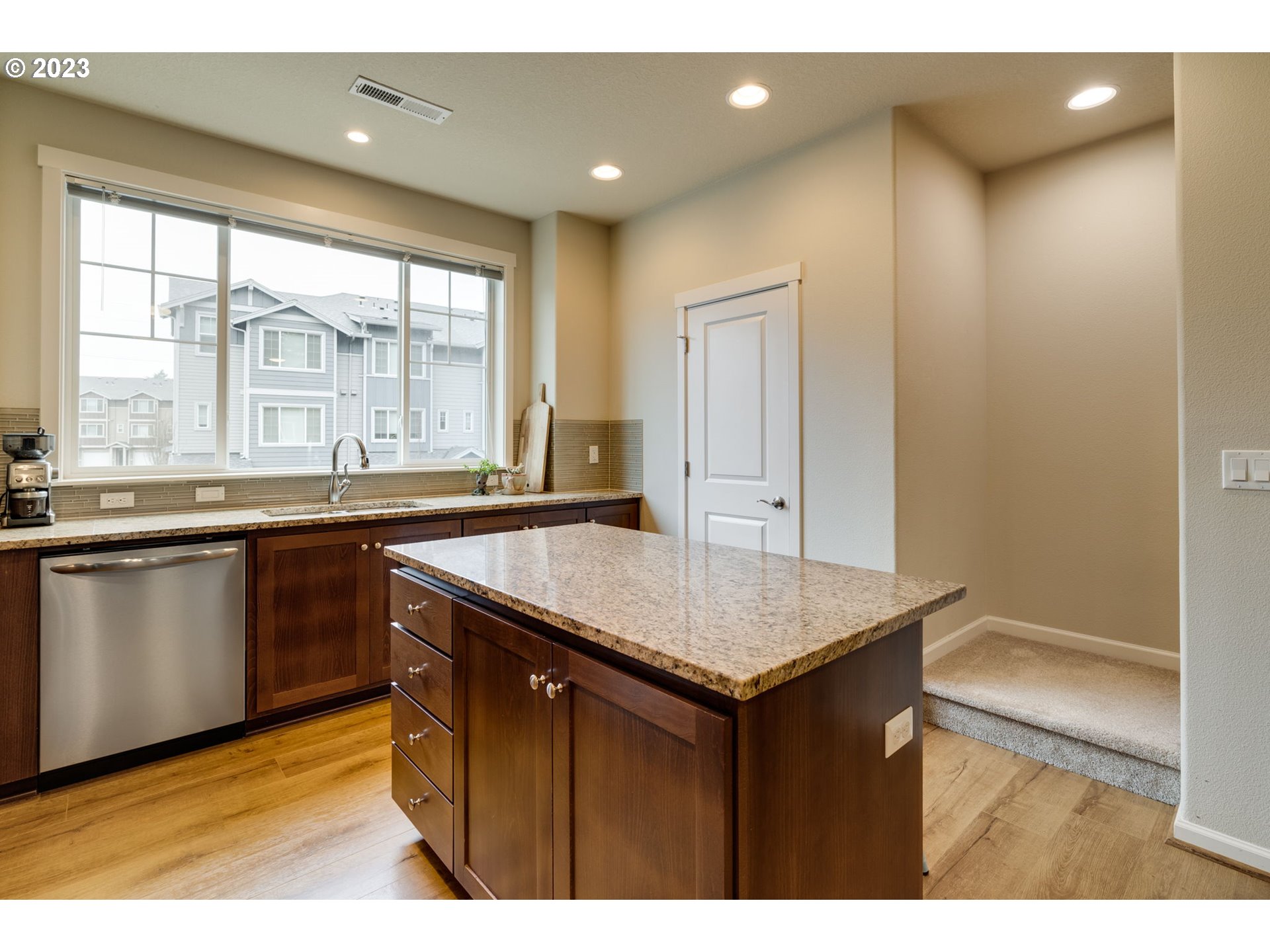 Photo #5: 23169191 Listing 