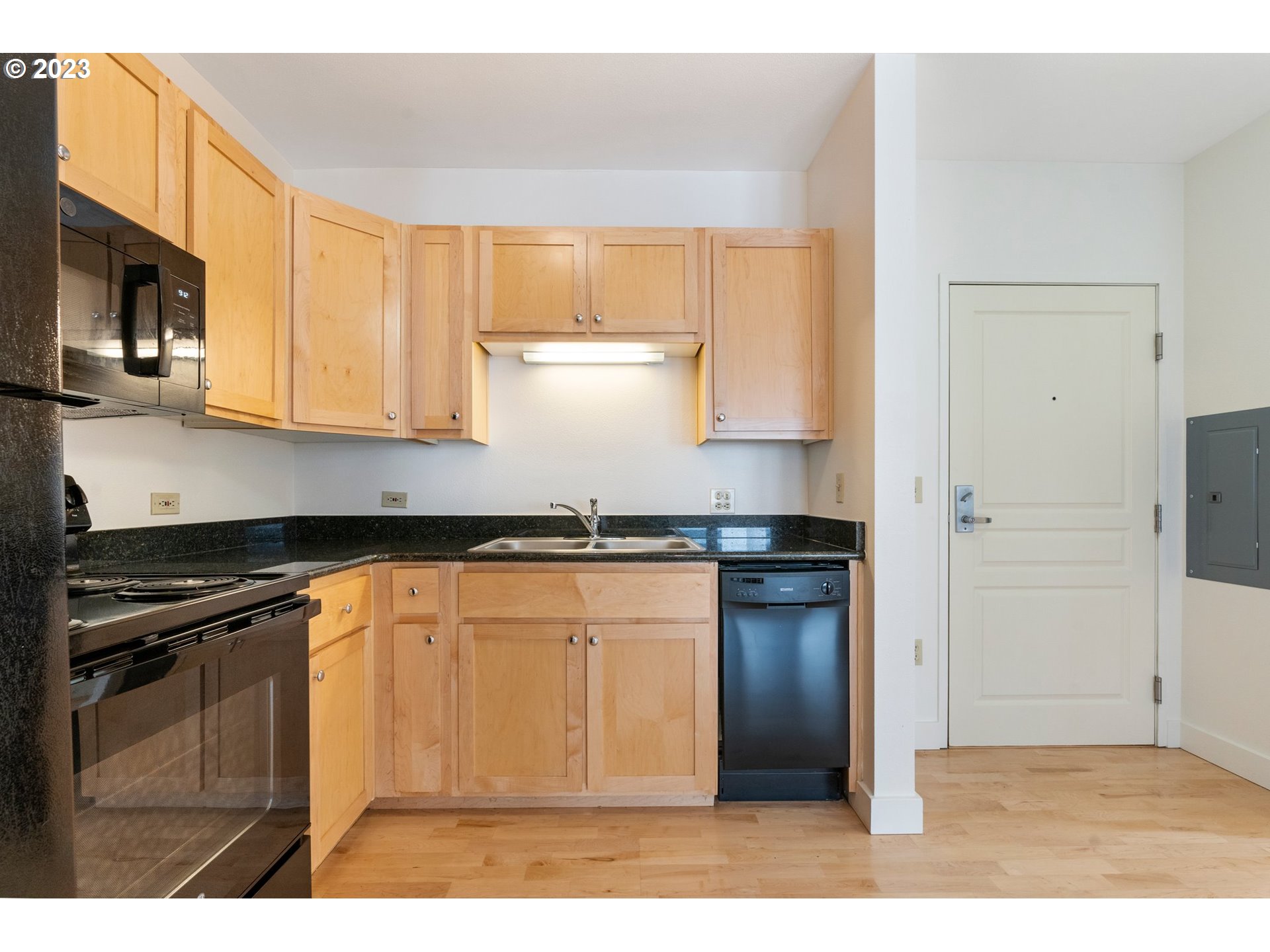 Photo #4: 23177538 Listing 