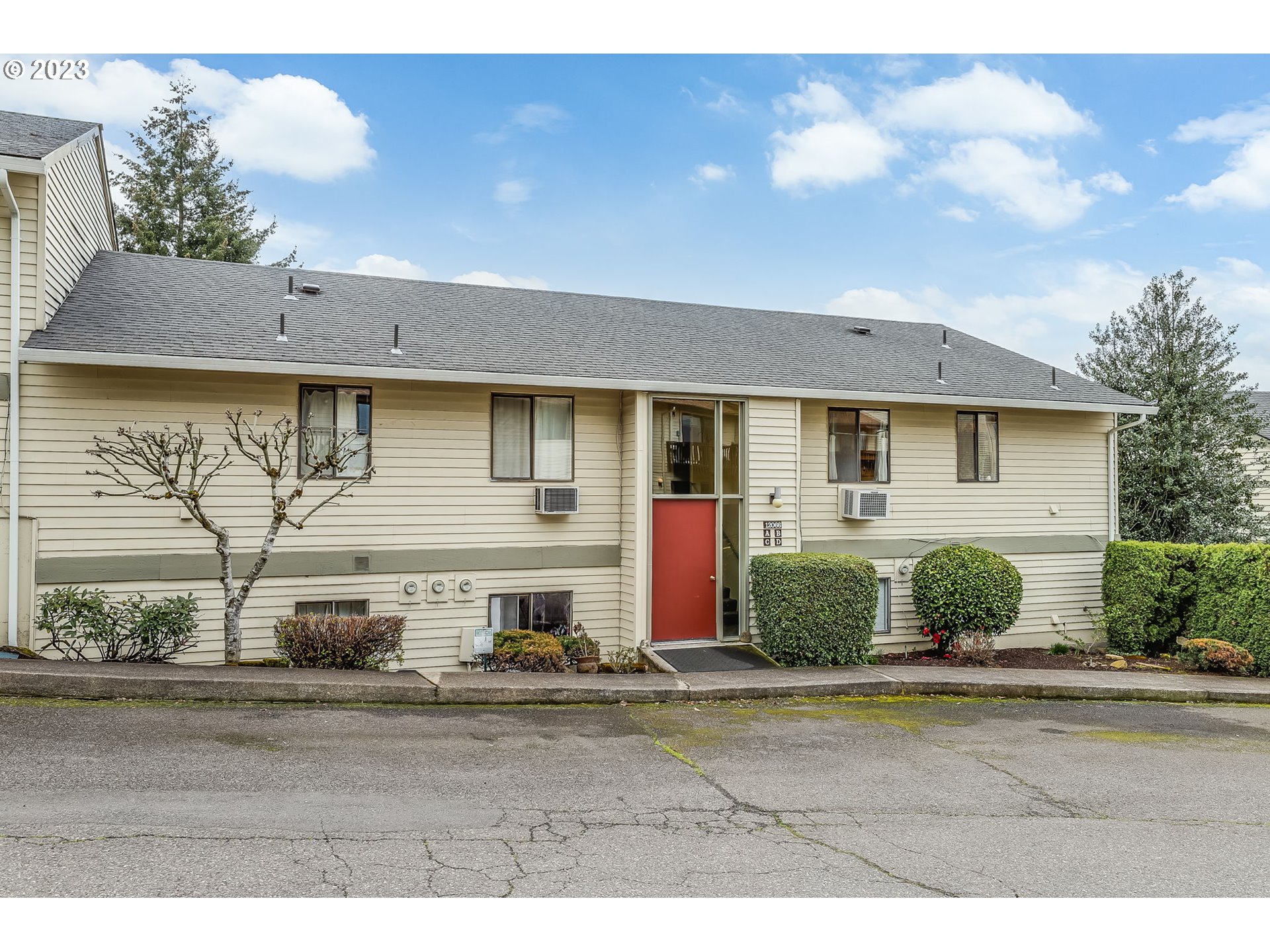 Photo #2: 23180639 Listing 