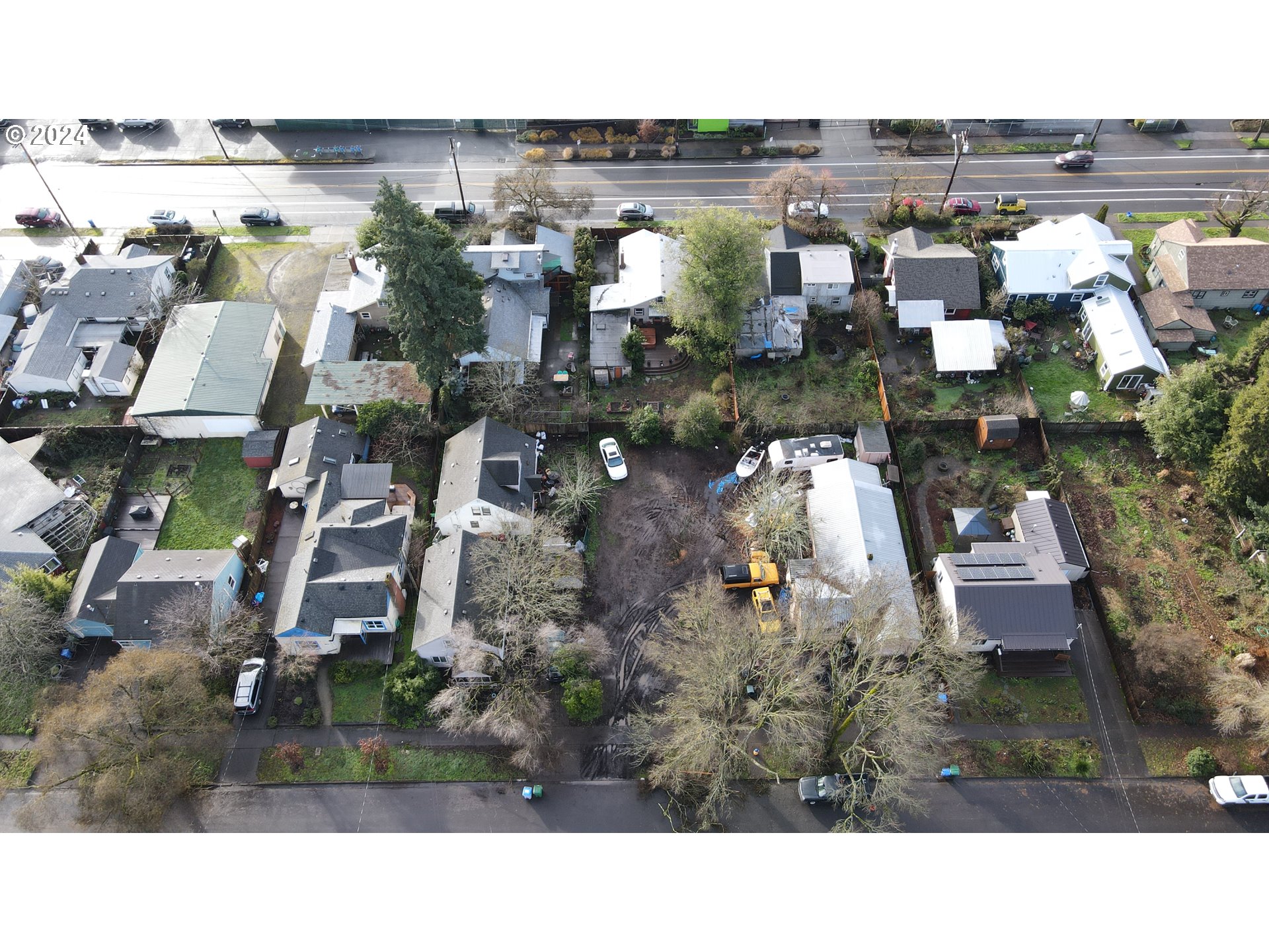 Bare lot zone R-1 in the Whiteaker neighborhood! Close proximity to restaurants, breweries, parks and the river trail system.