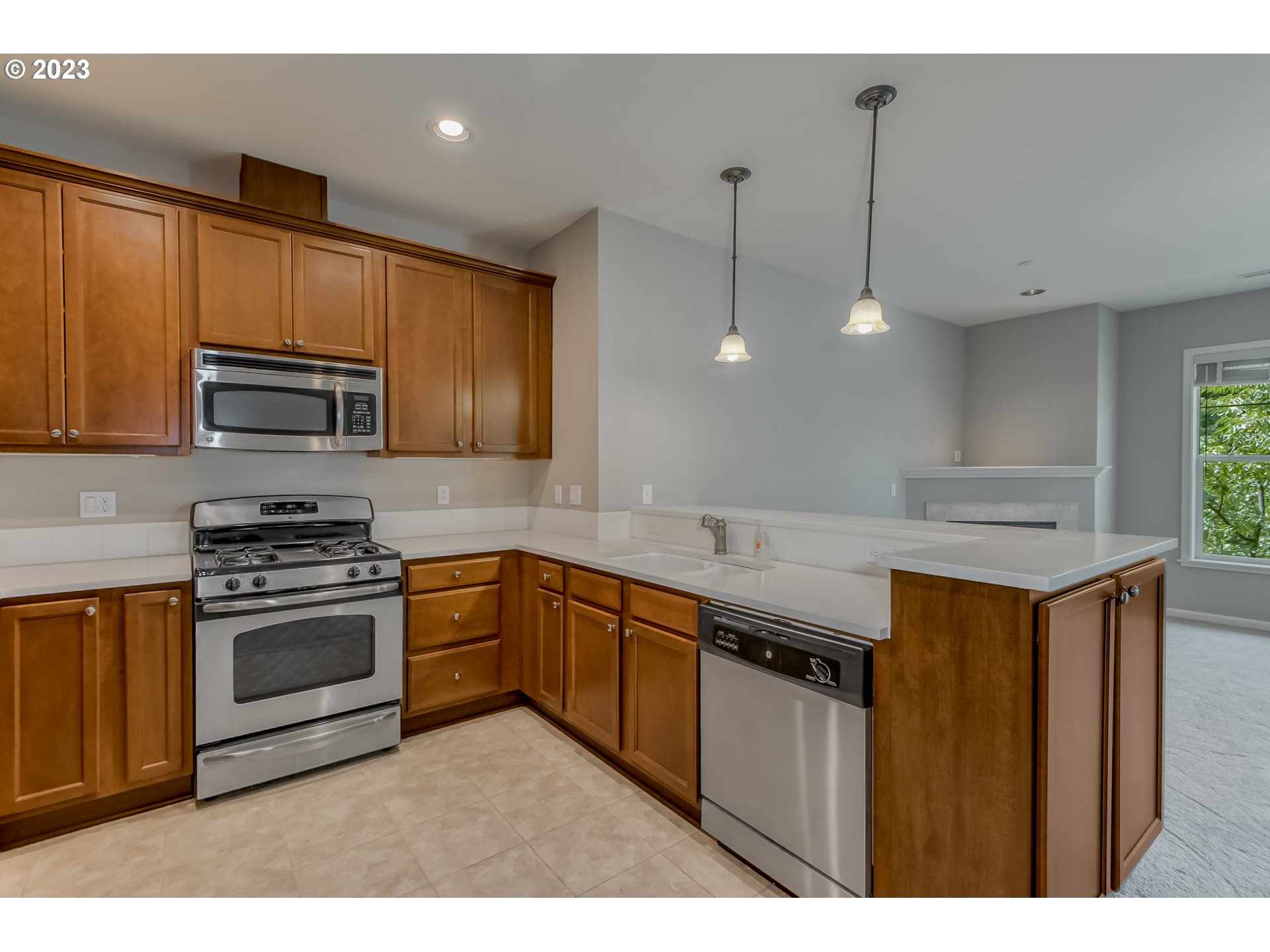 Photo #2: 23183426 Listing 