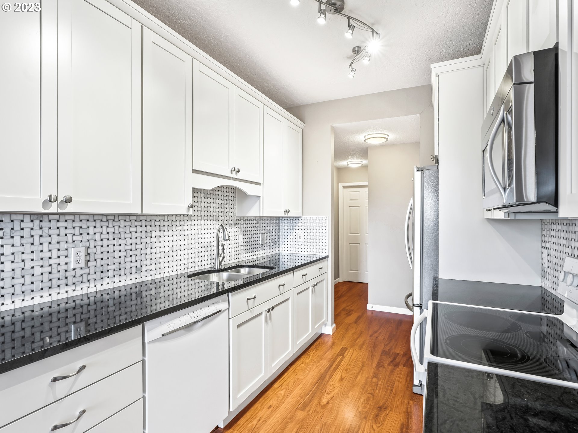 Photo #4: 23184068 Listing 