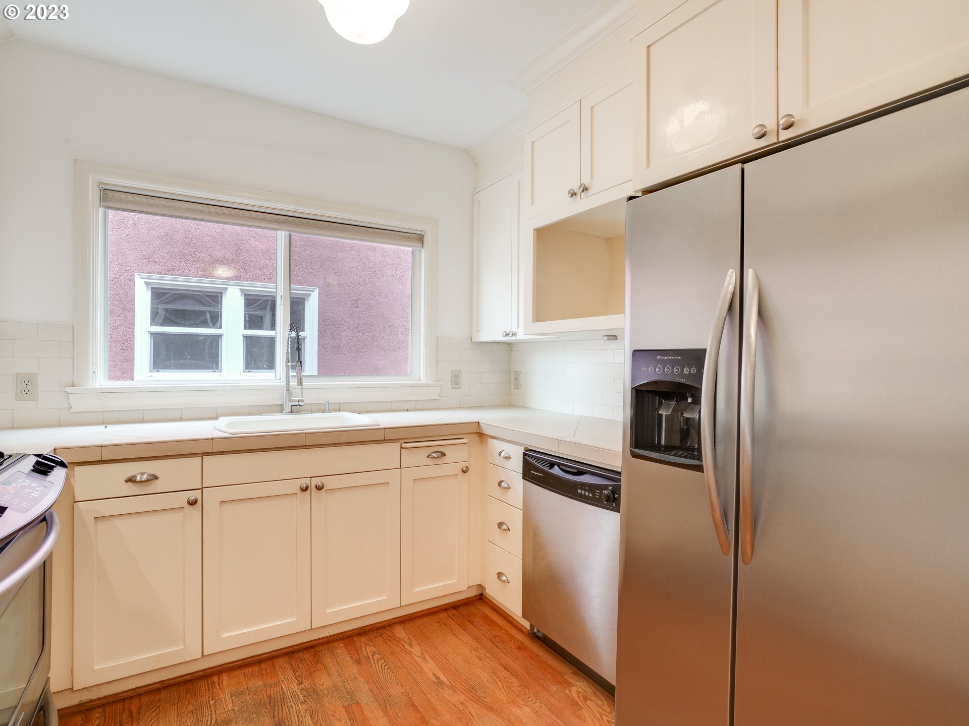 Photo #5: 23188046 Listing 