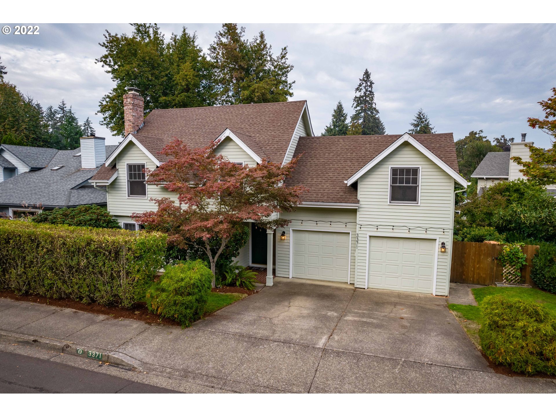 Quality-Built Contemporary in Desirable SW Neighborhood! Main level features both formal & casual spaces, including: living room w/gas fireplace, adjacent dining, sunny sitting area w/refinished engineered hardwoods, kitchen w/gas range & fridge included, large mud room (+washer/dryer), w/half bath & easy access to hot tub. Upstairs boasts large bonus room + 3 spacious beds. Vaulted primary suite w/walk-in closet, soaking tub & separate shower, & a private balcony that overlooks landscaped yard!