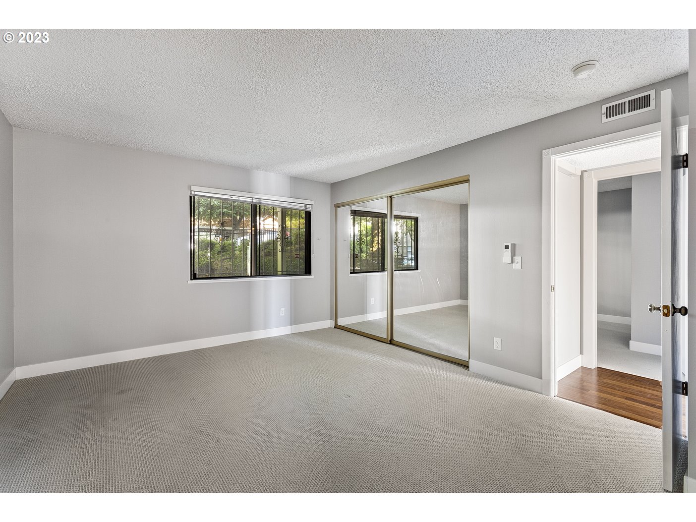 Photo #6: 23199211 Listing 
