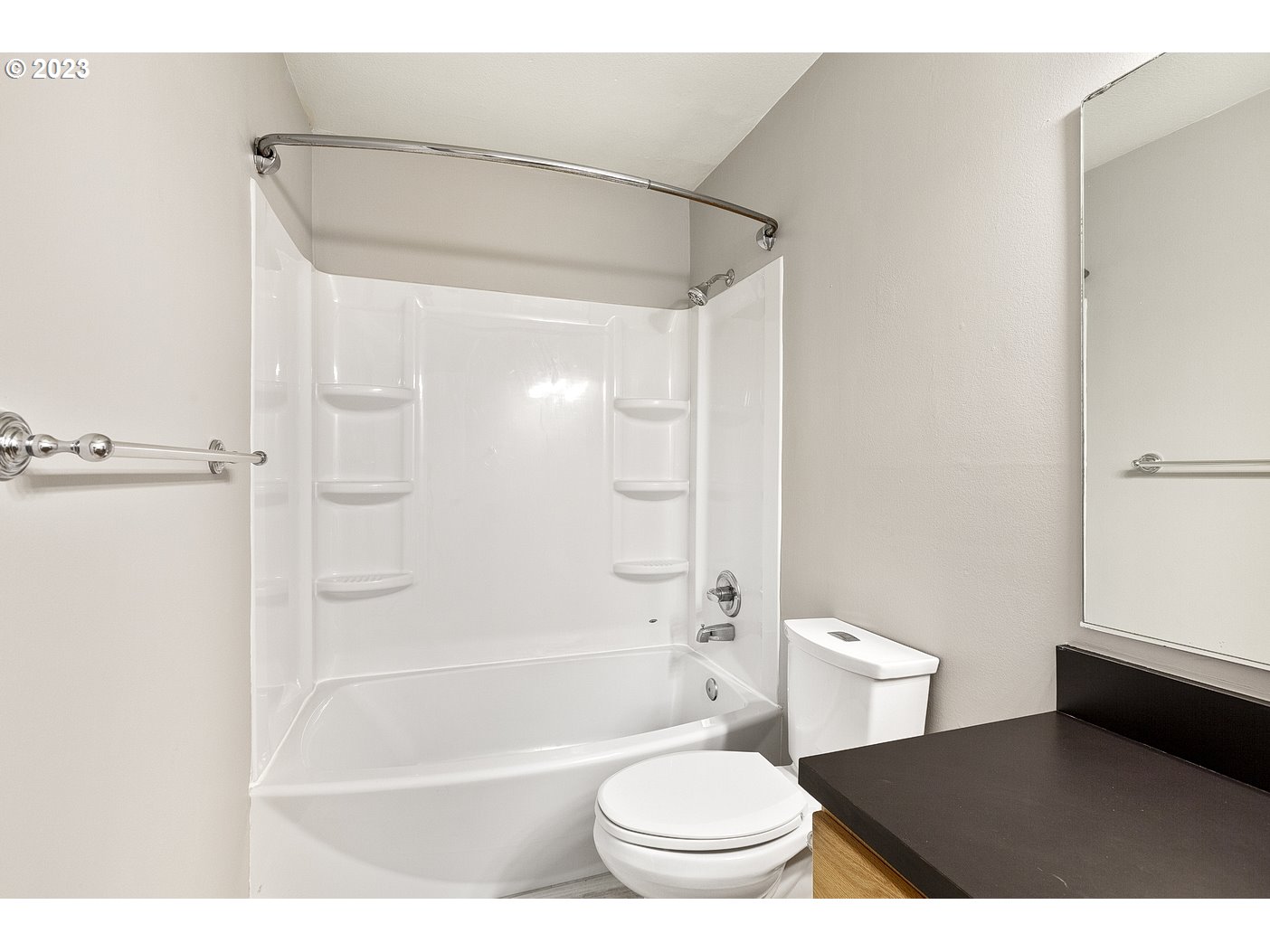 Photo #3: 23199211 Listing 