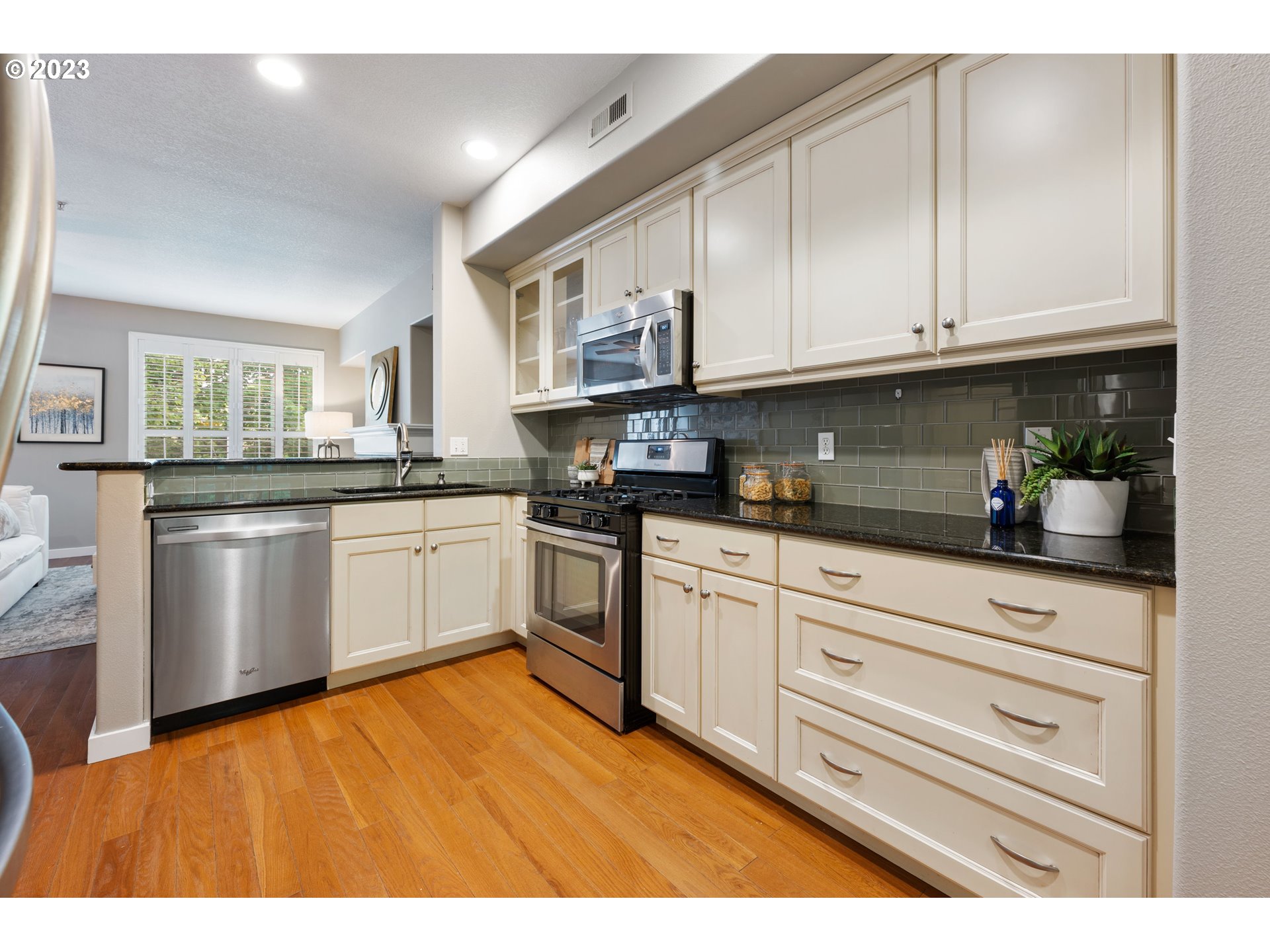 Photo #2: 23202930 Listing 