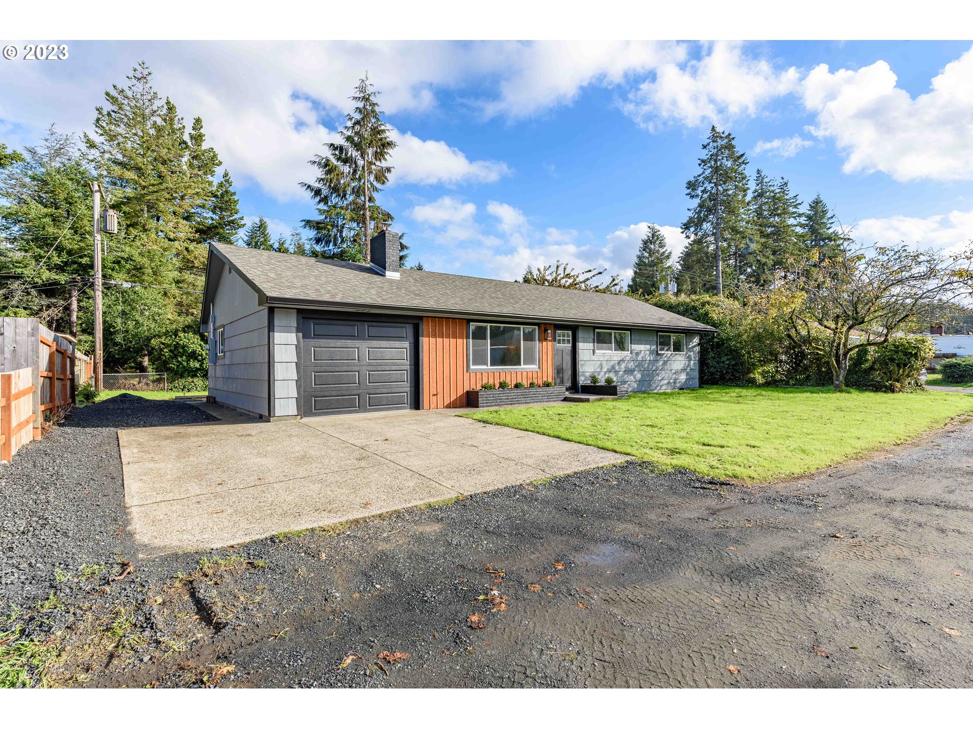 3743 PACIFIC AVE, North Bend, OR 
