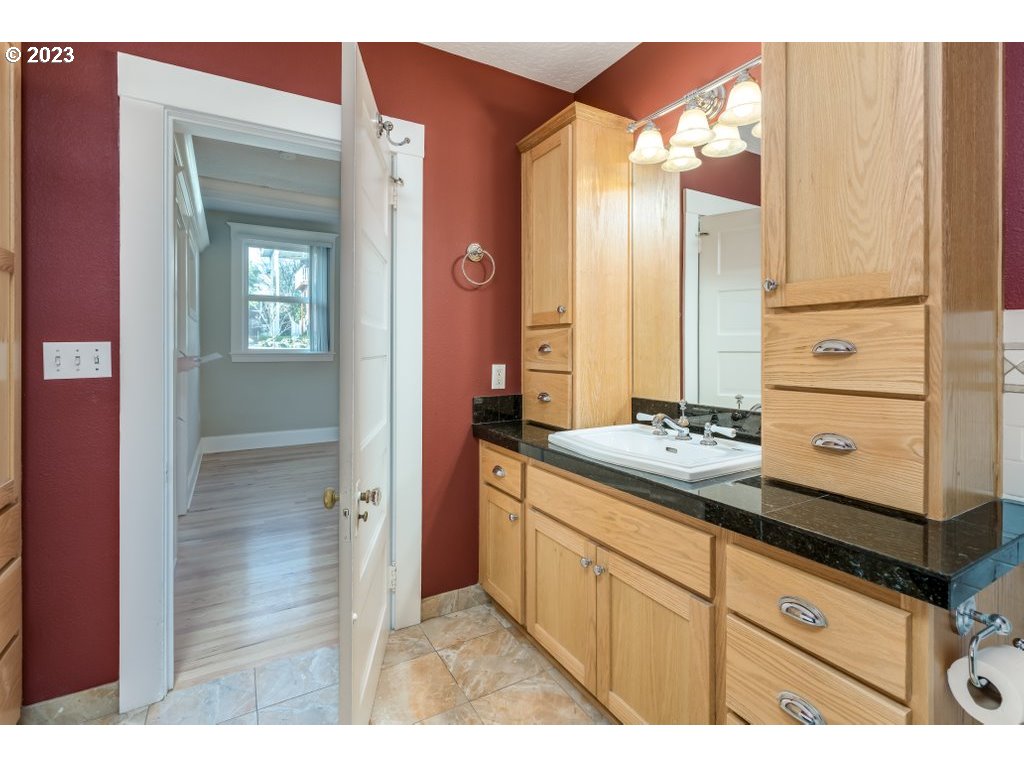 Photo #6: 23204610 Listing 