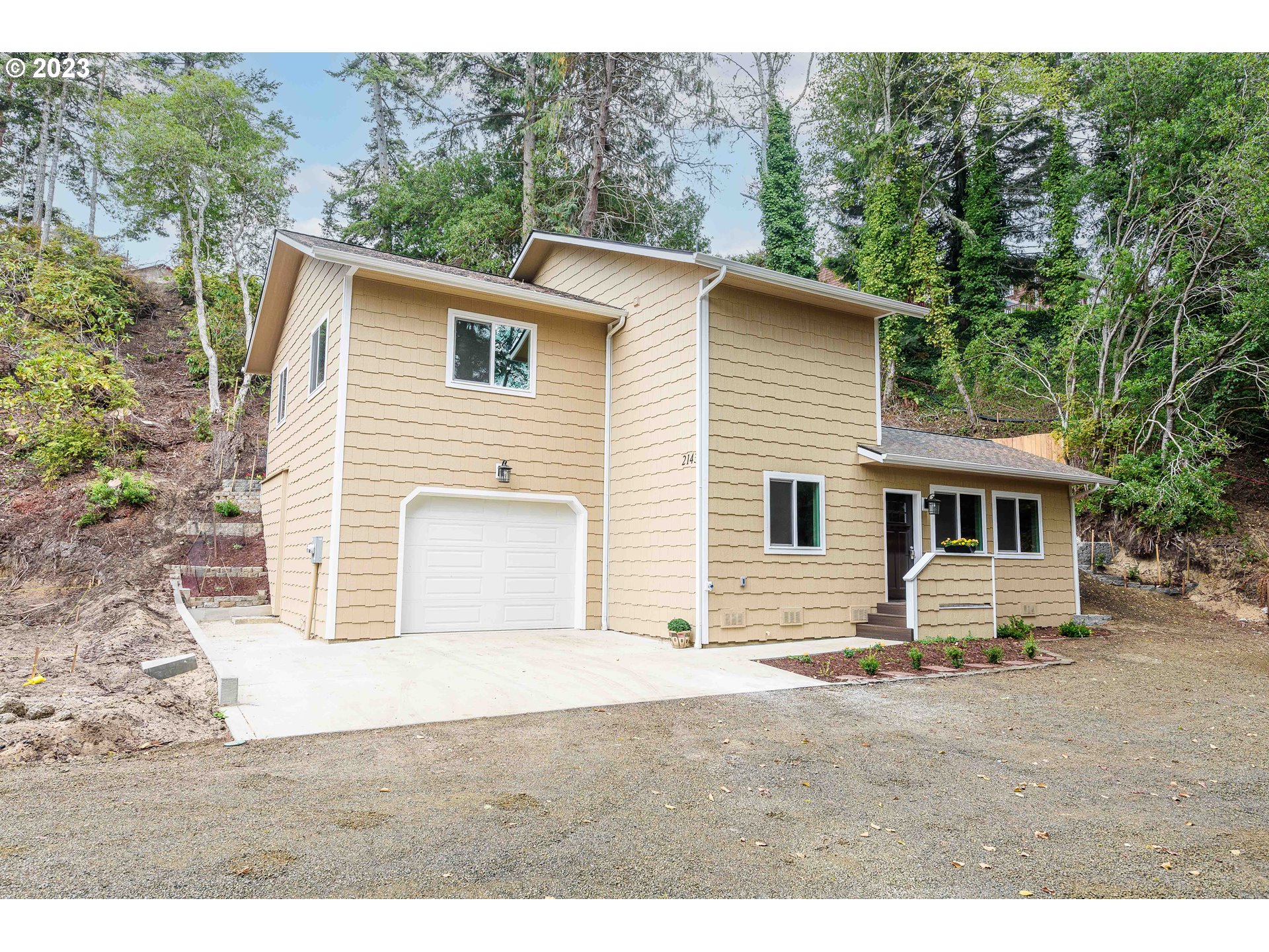 2143 Ash St, North Bend, OR 97459