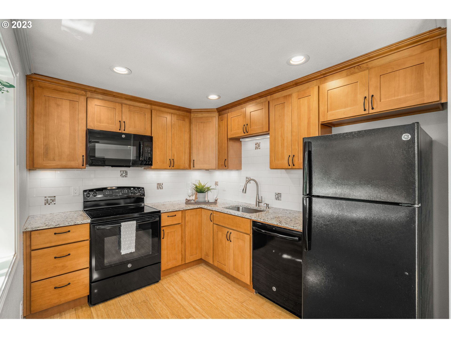 Photo #4: 23209241 Listing 