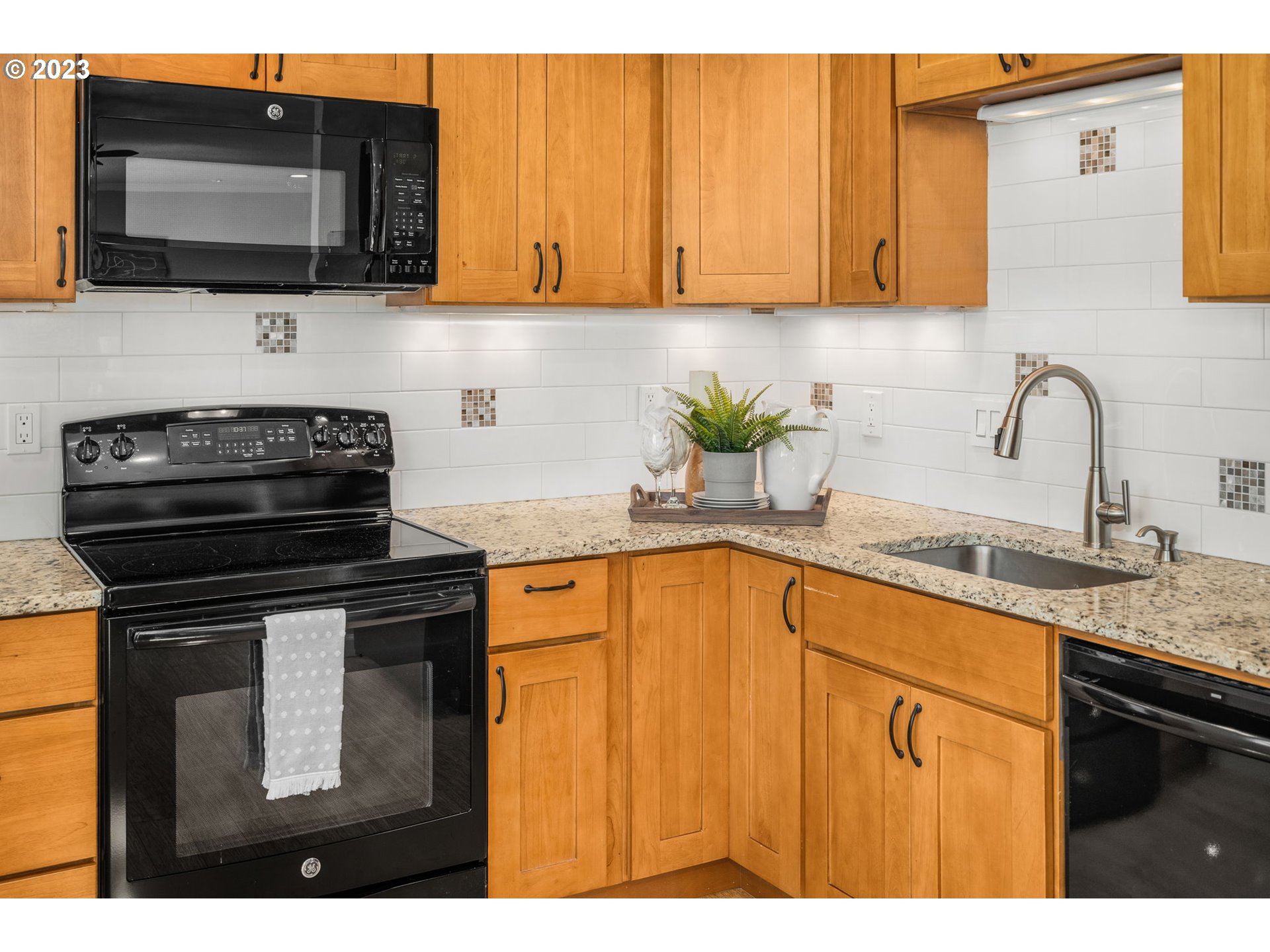 Photo #5: 23209241 Listing 