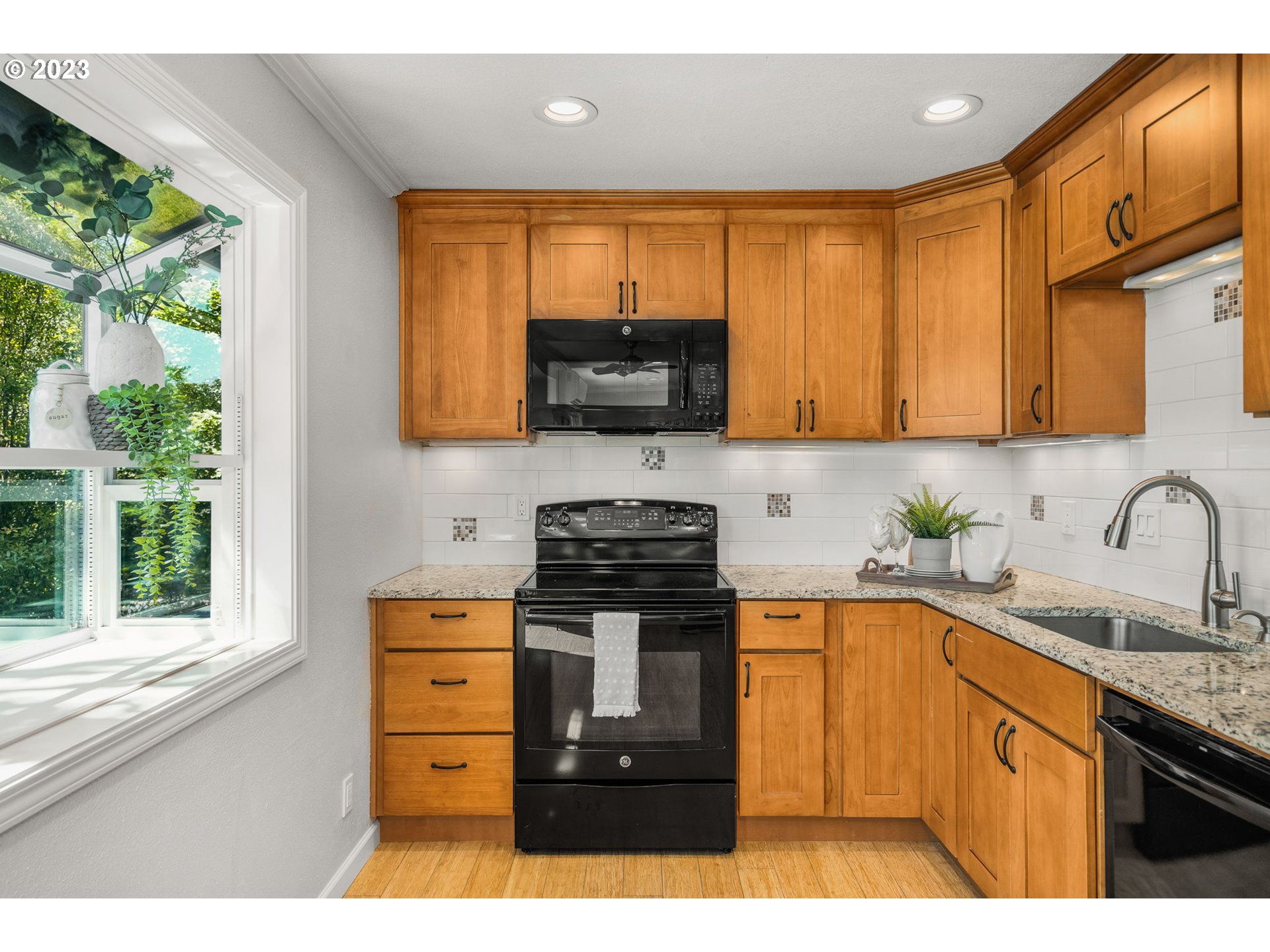 Photo #3: 23209241 Listing 
