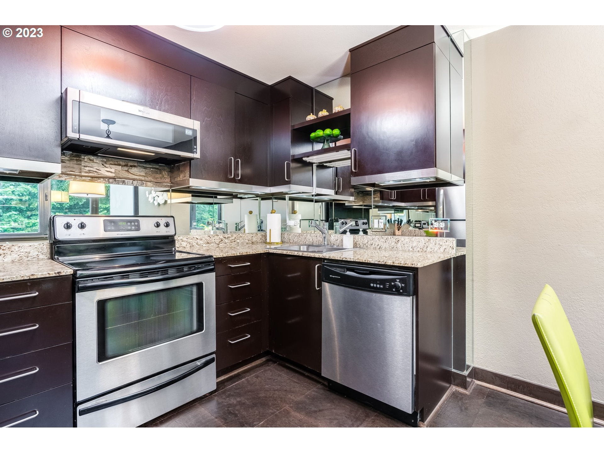 Photo #5: 23211493 Listing 