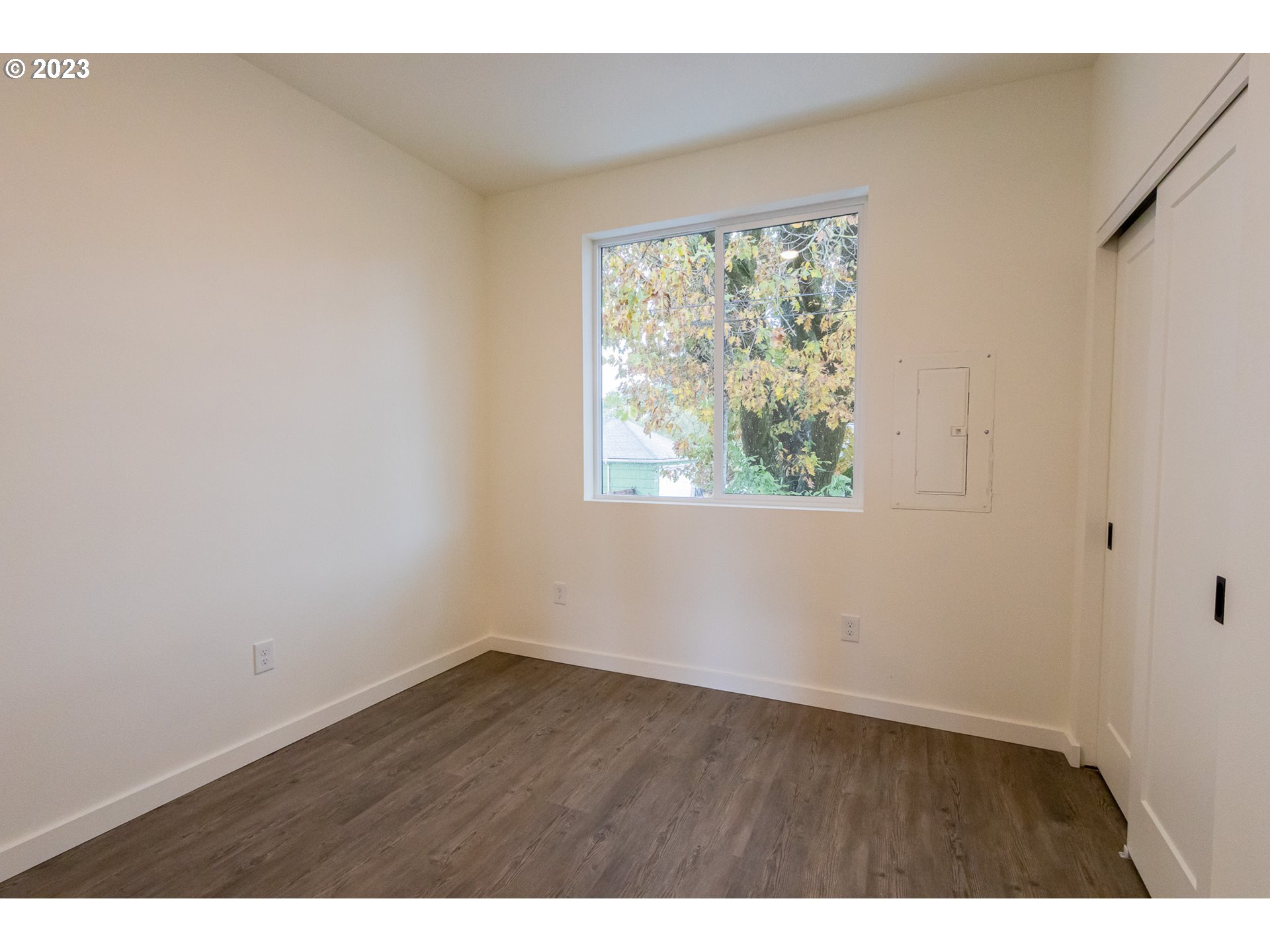 Photo #6: 23212609 Listing 