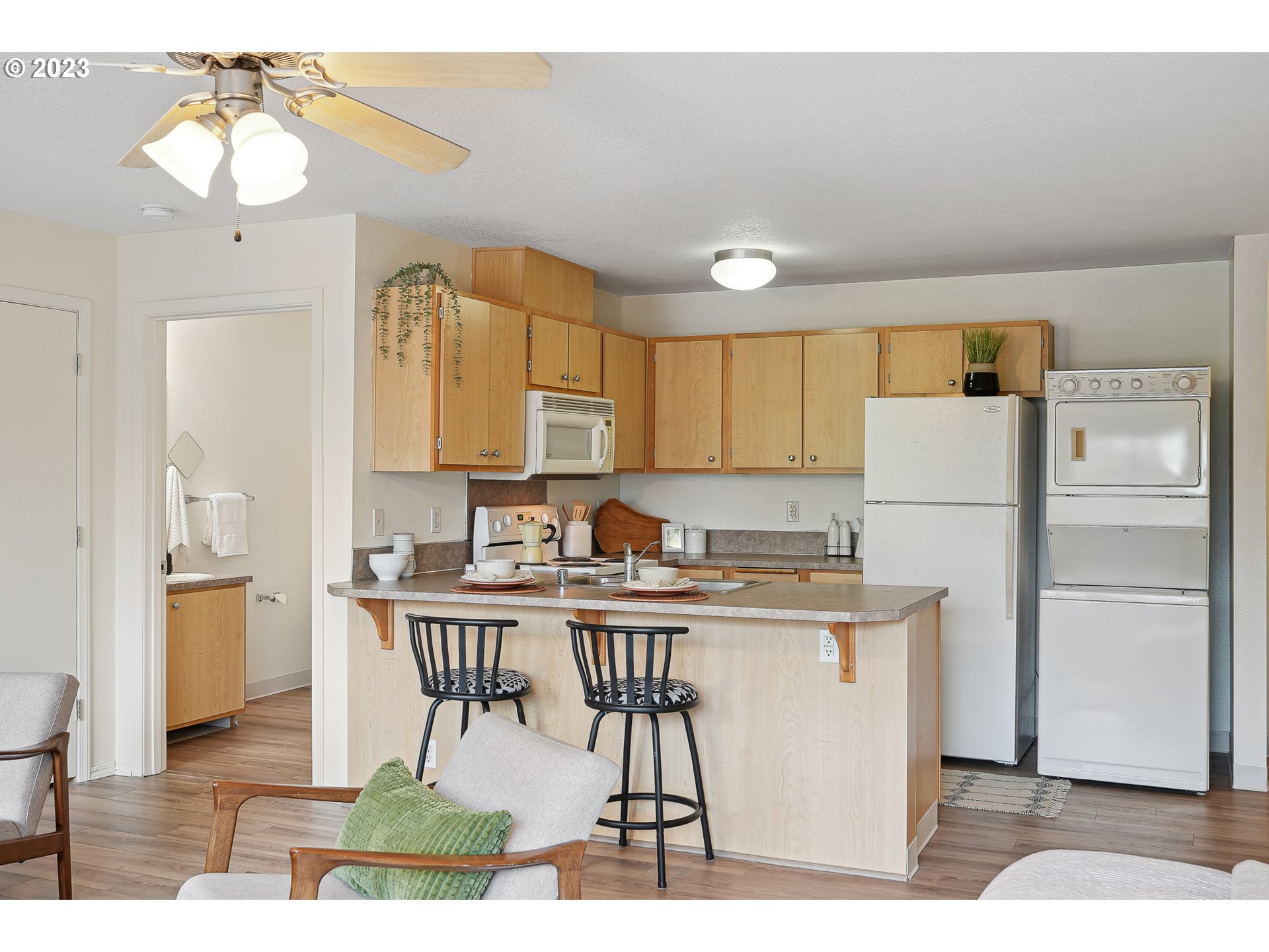 Photo #3: 23213068 Listing 