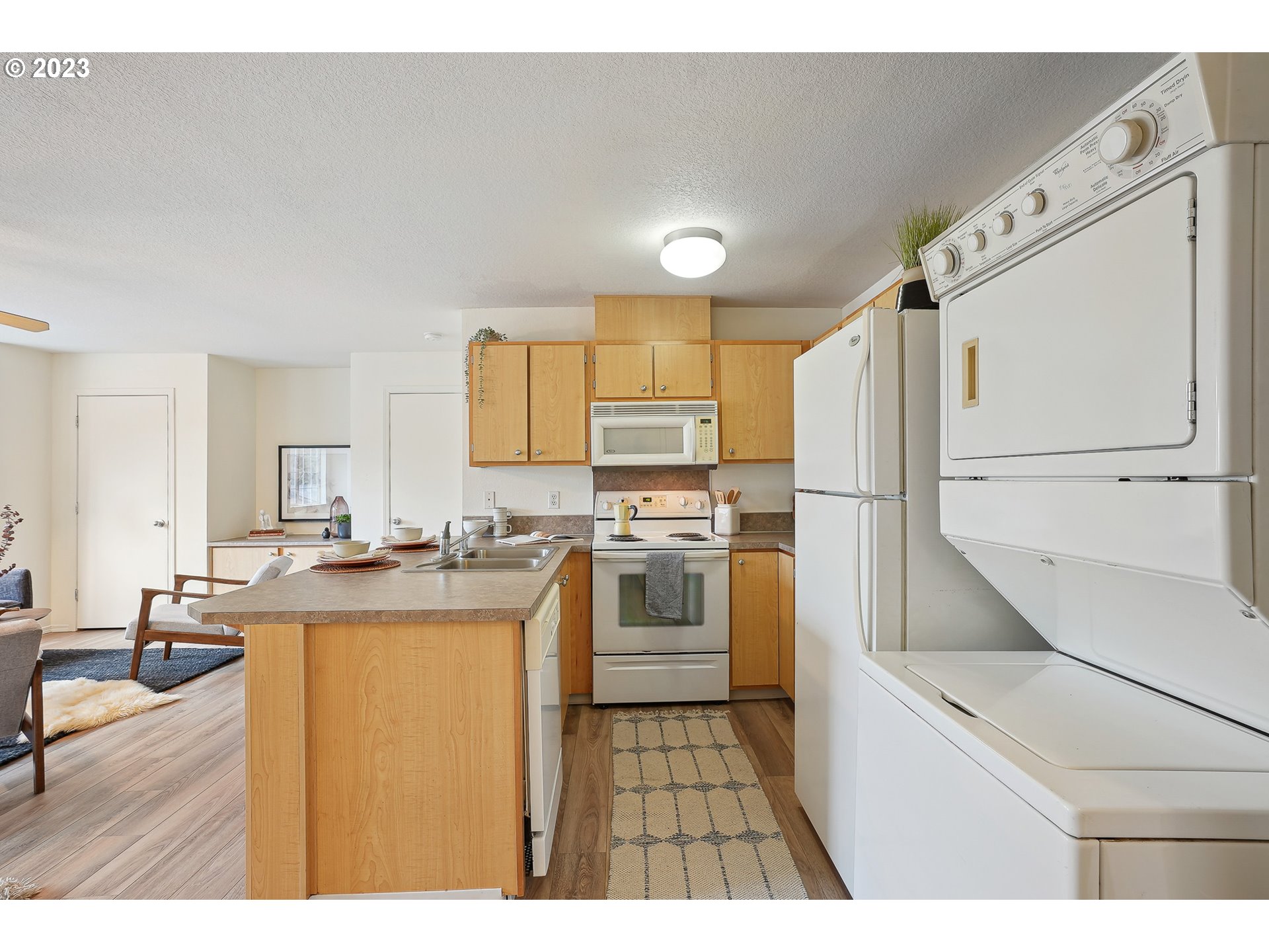 Photo #5: 23213068 Listing 
