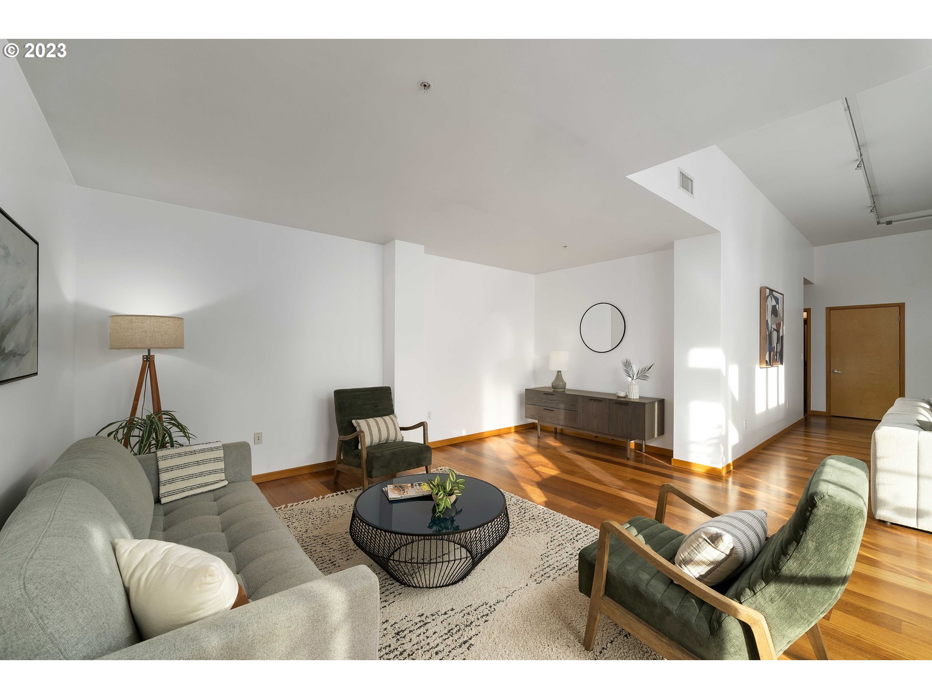Photo #6: 23213606 Listing 