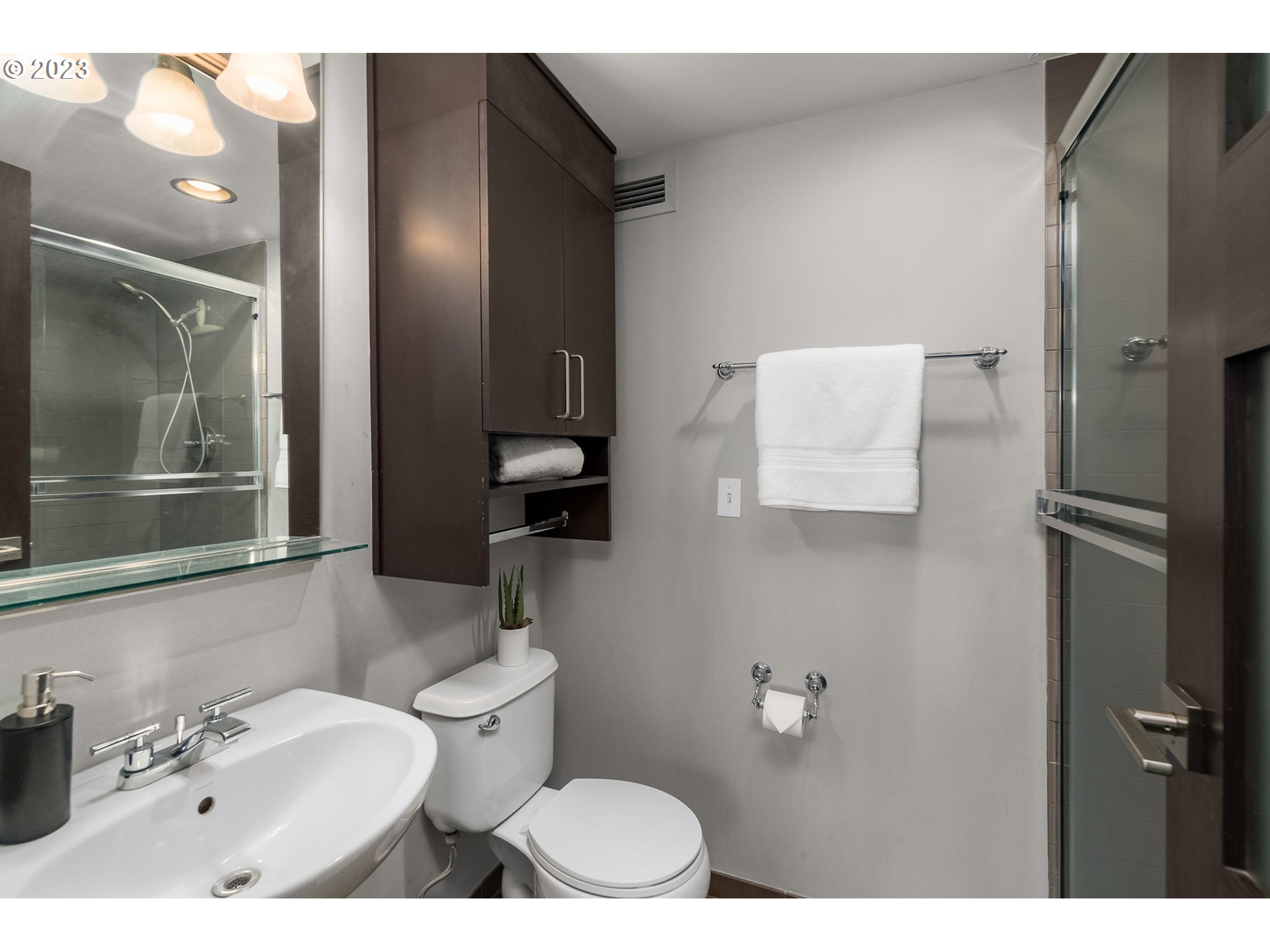 Photo #17: 23226961 Listing 