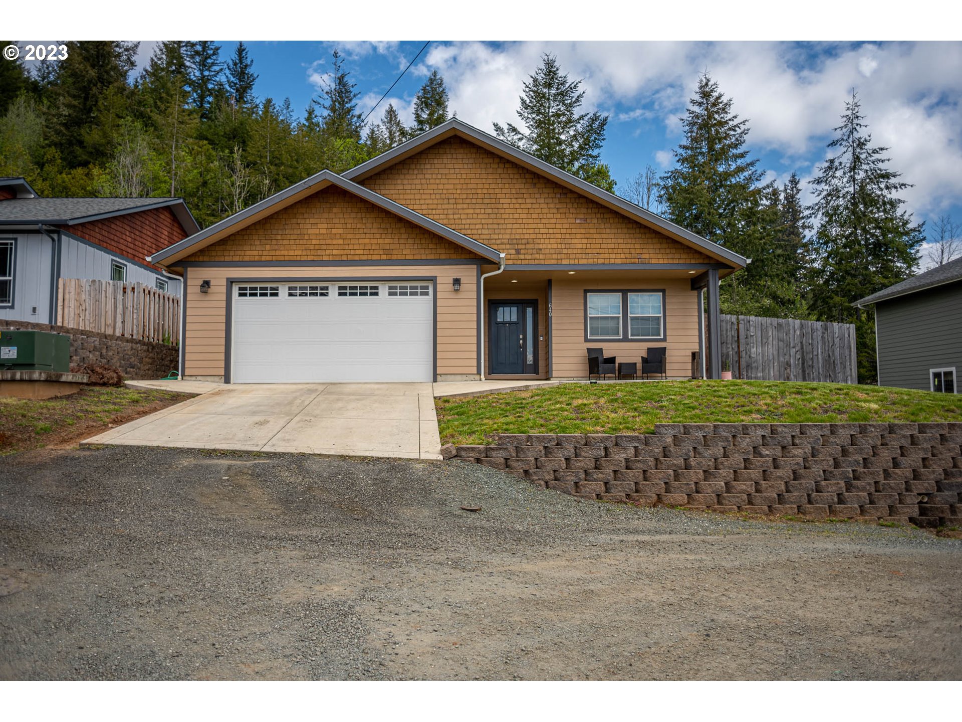 640 W 17TH PL, Coquille, OR 97423