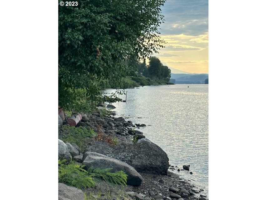 15355 SE Rivershore Dr, Vancouver, WA 98683