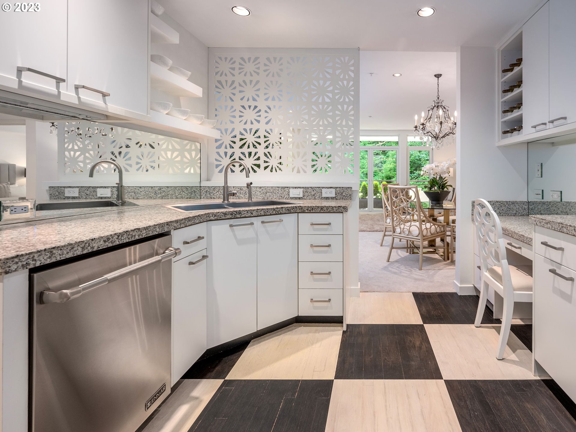 Photo #6: 23233517 Listing 