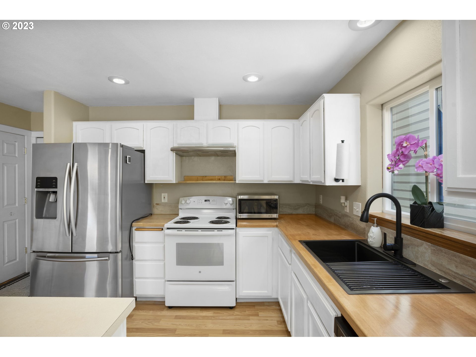 Photo #3: 23235498 Listing 