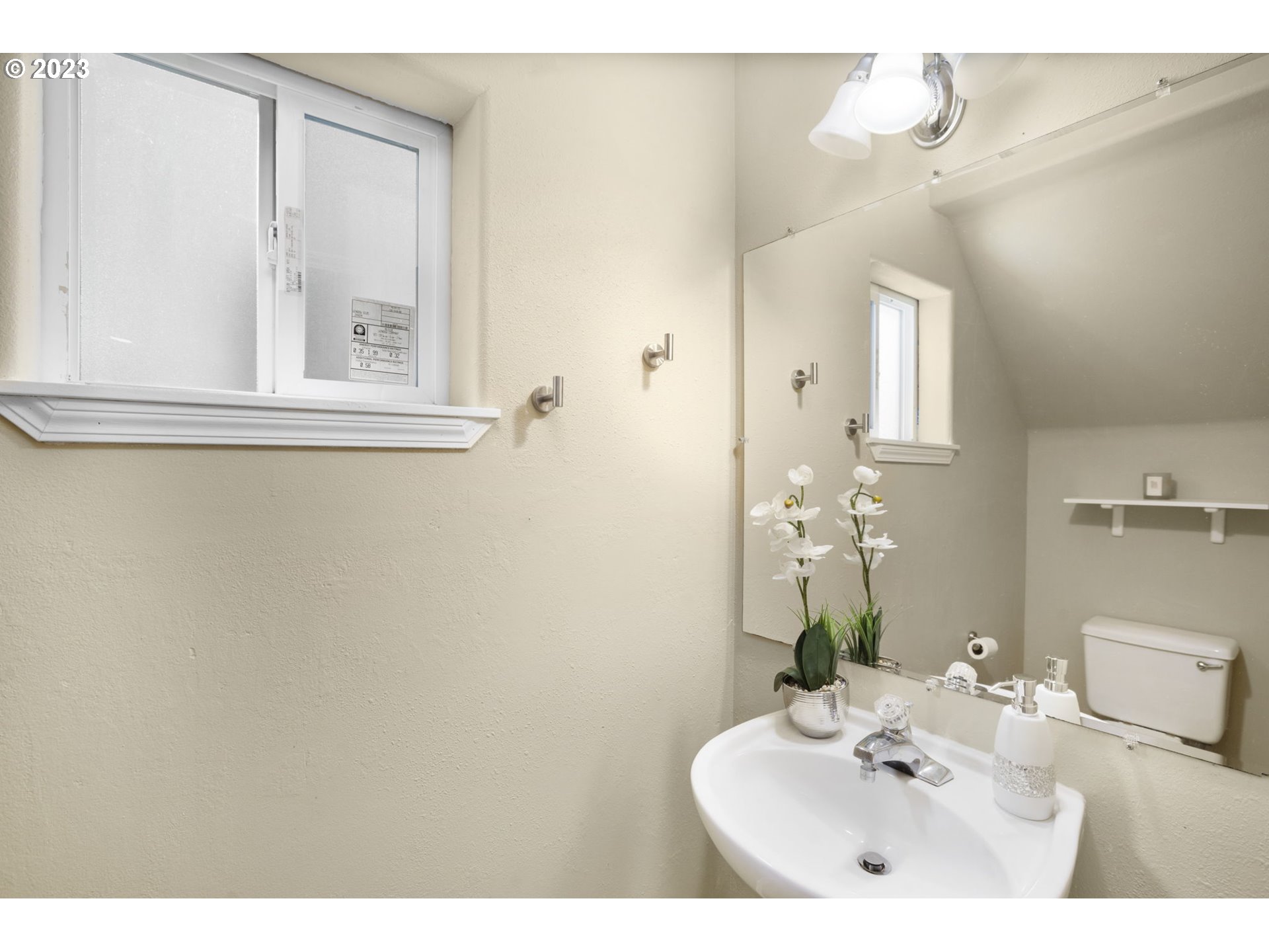Photo #4: 23235498 Listing 