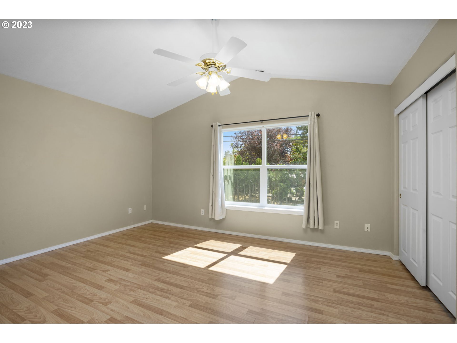 Photo #5: 23235498 Listing 