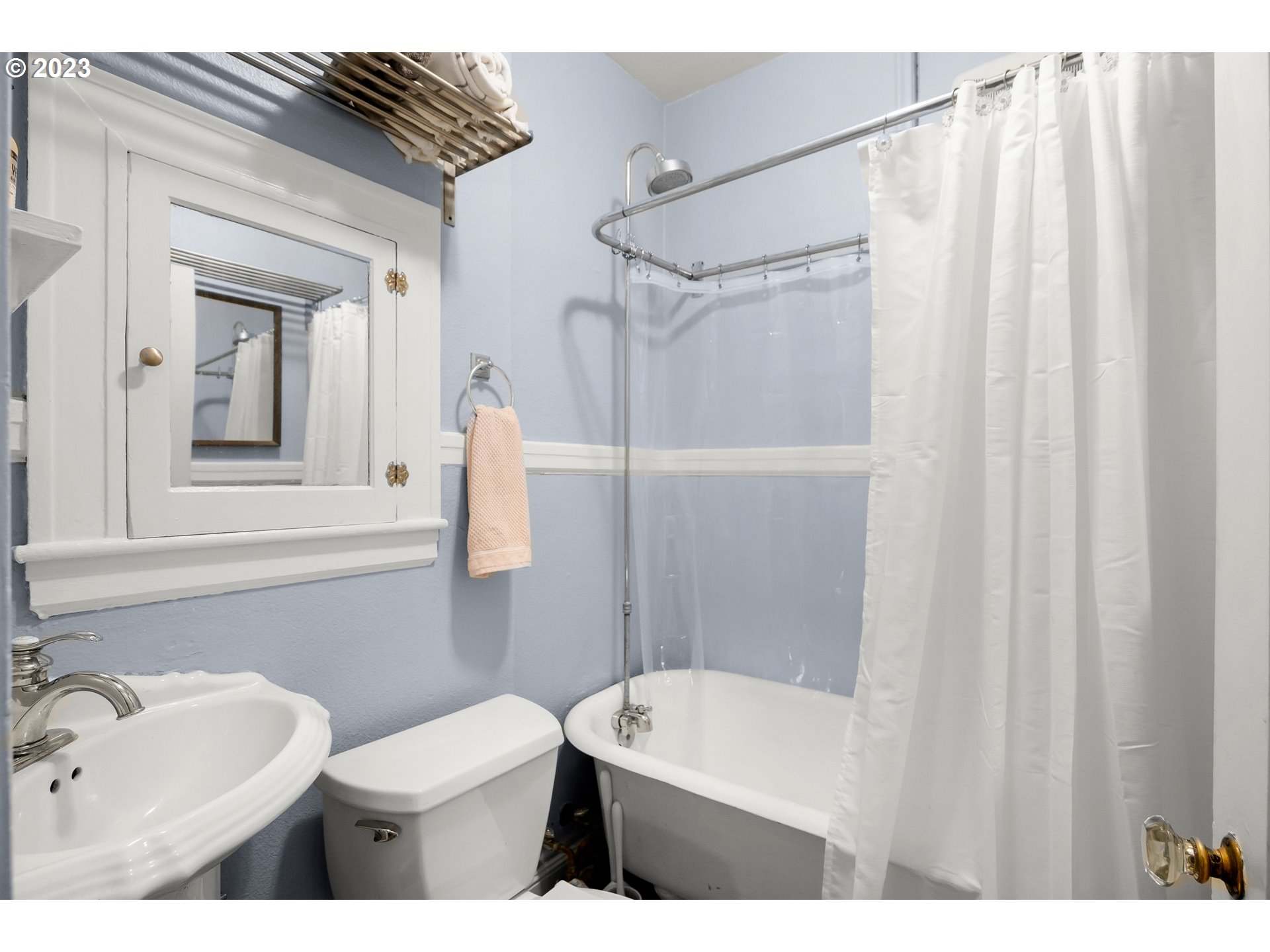 Photo #4: 23241936 Listing 