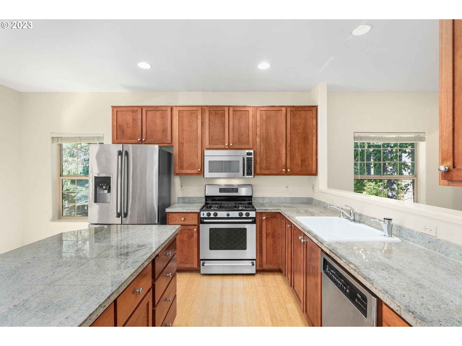 Photo #4: 23242795 Listing 