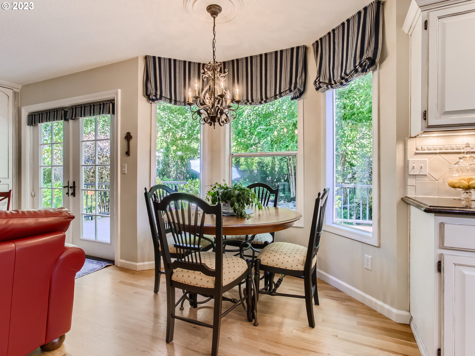 4135 SW COMUS ST Portland, OR 97219