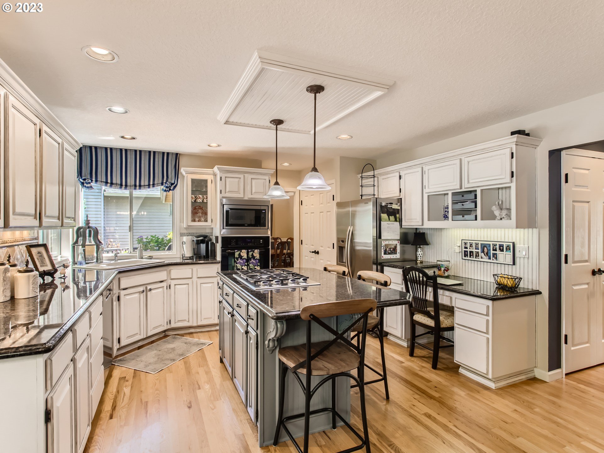 4135 SW COMUS ST Portland, OR 97219