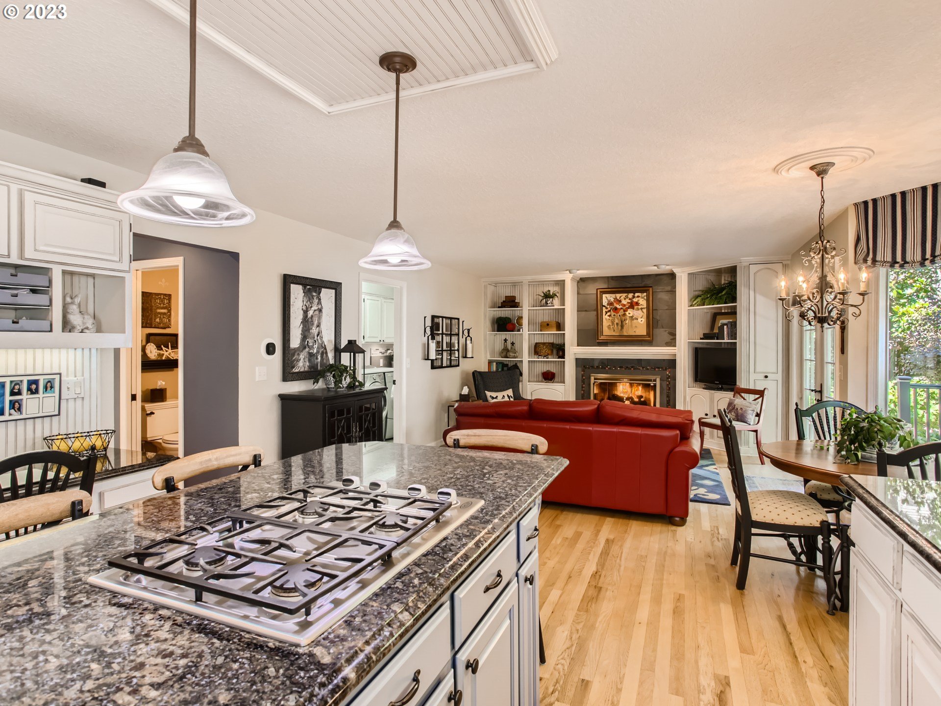 4135 SW COMUS ST Portland, OR 97219